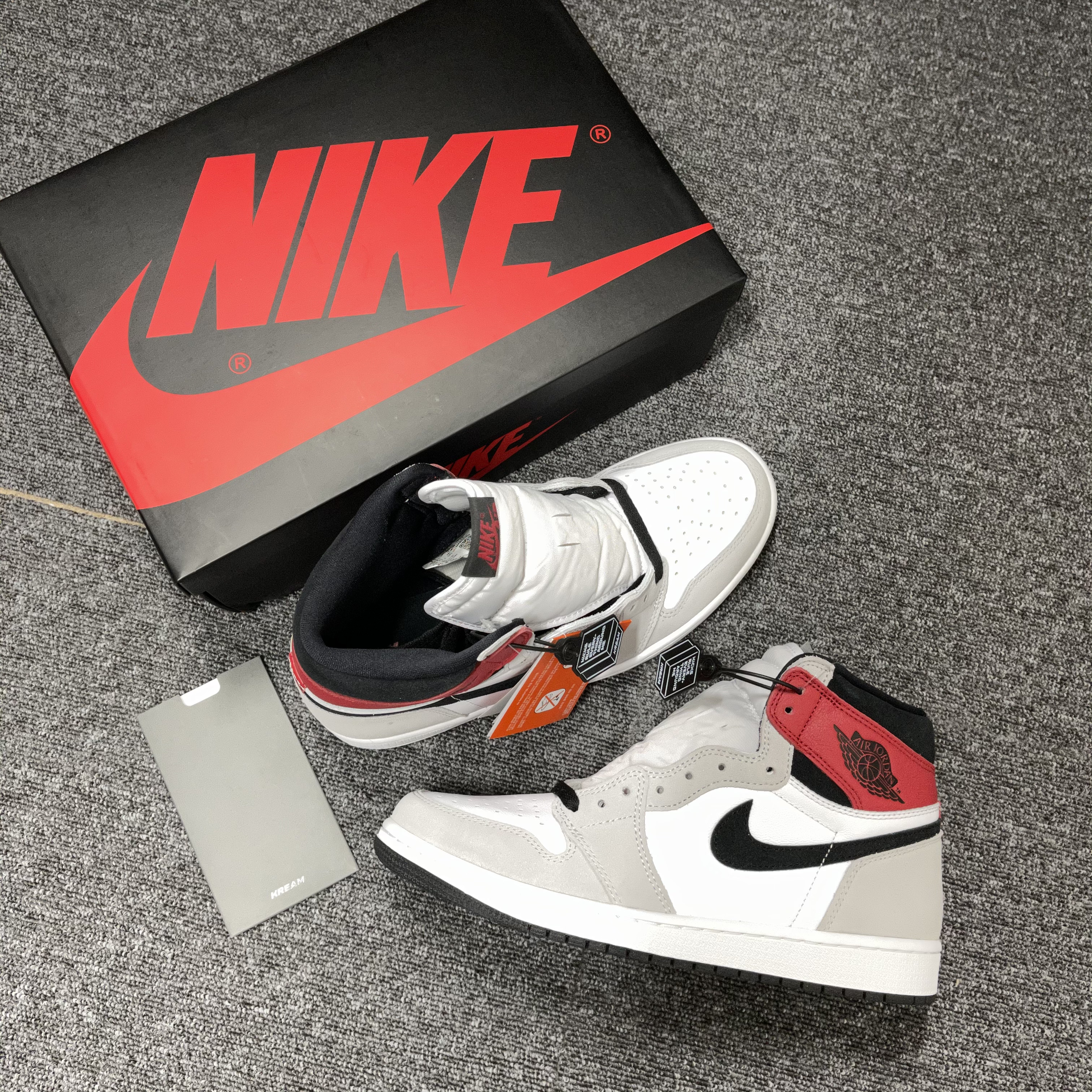 Jordan 1 Retro High OG Light Smoke Grey 착용 스타일
