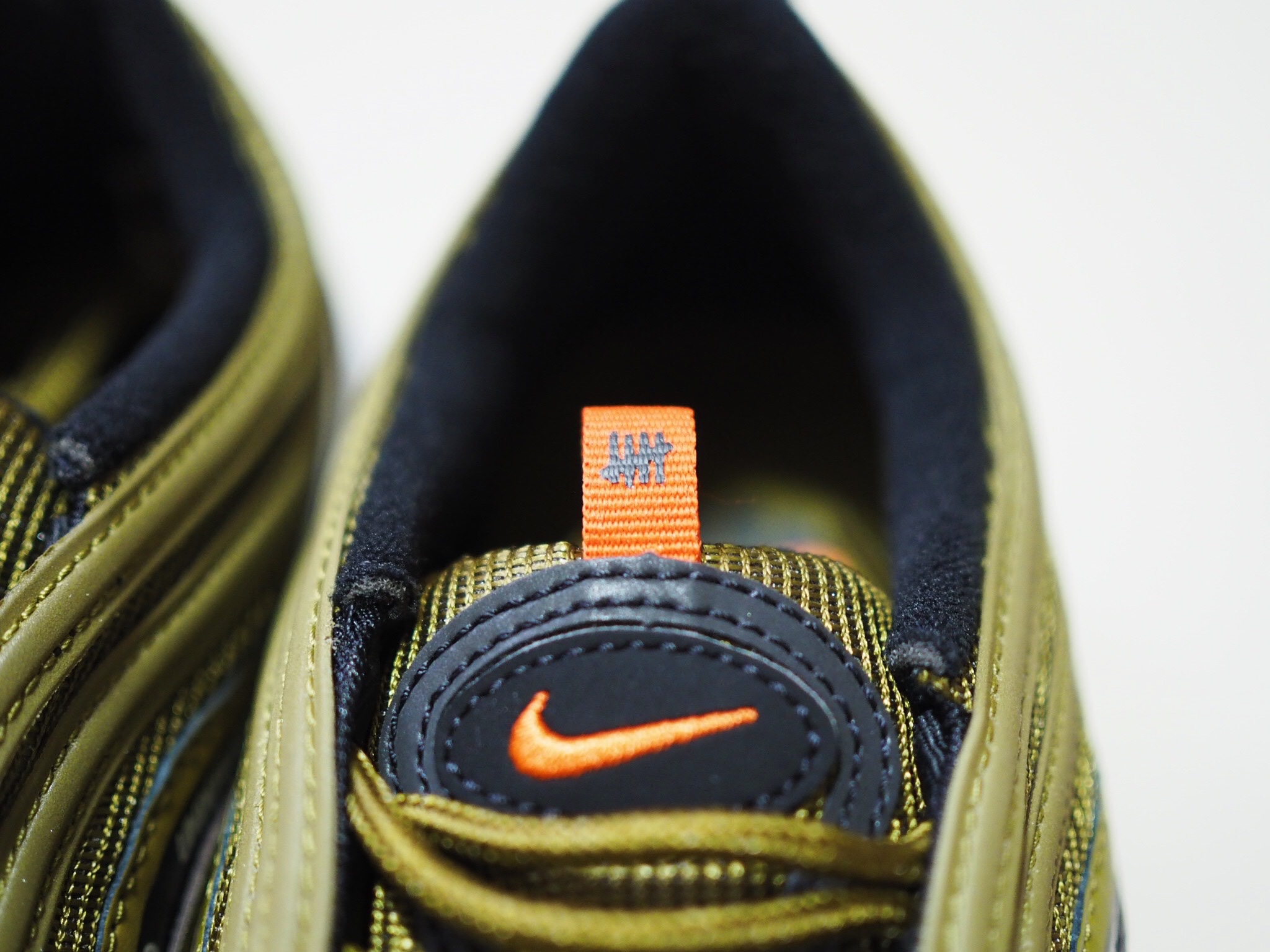 Nike x Undefeated Air Max 97 Militia Green 착용 스타일 - 4