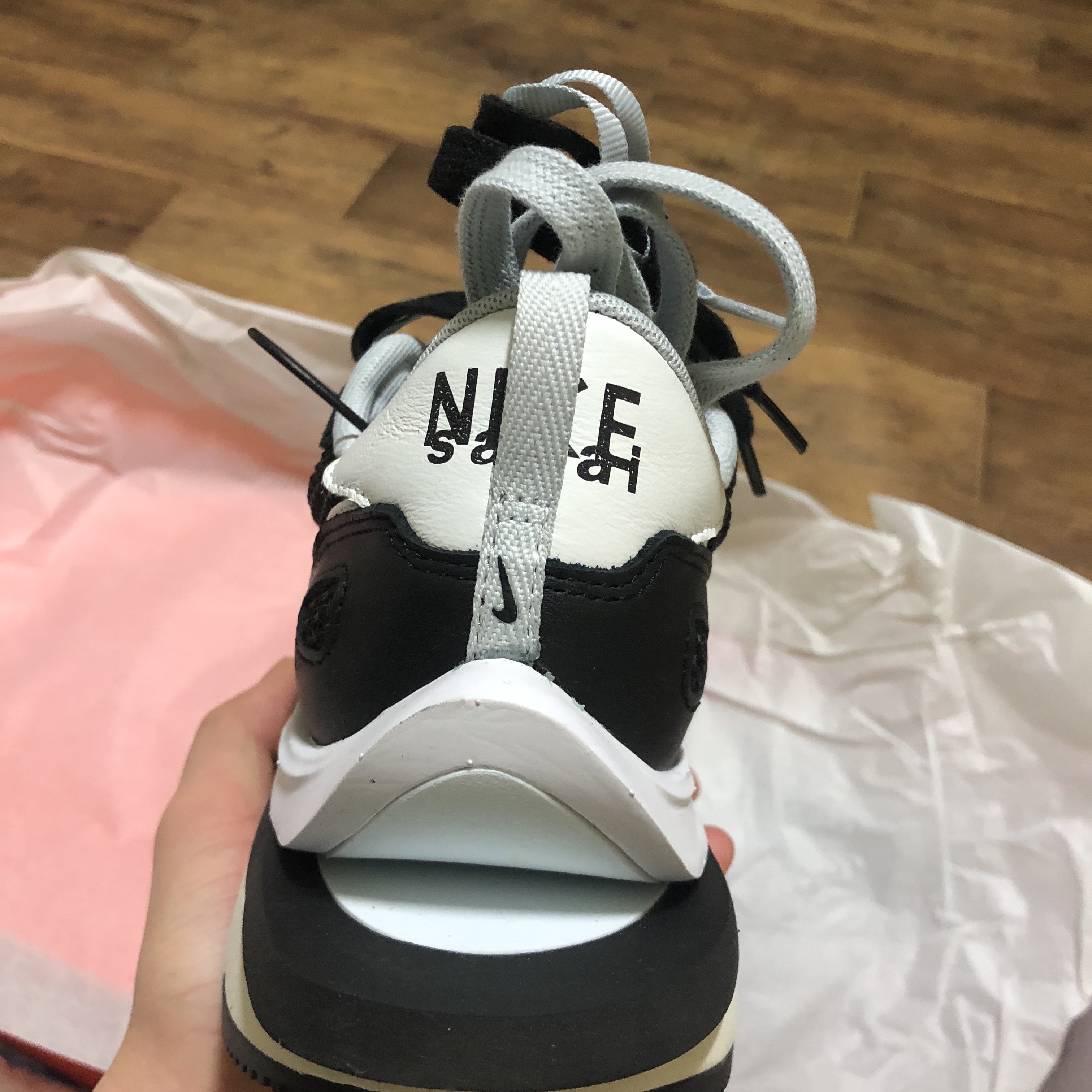 Nike x Sacai VaporWaffle Black White 착용 스타일 - 2