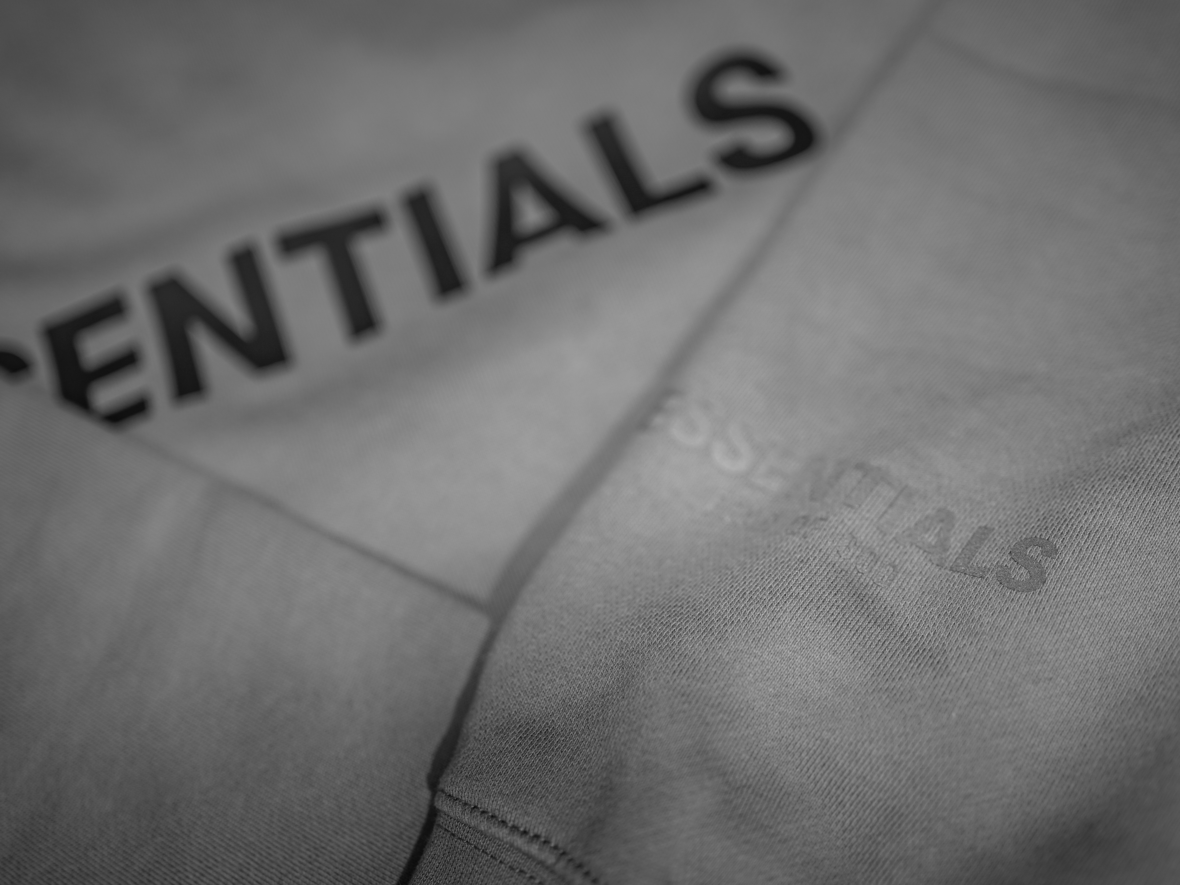 Essentials 3D Silicon Applique Crewneck Cement - 20FW 착용 스타일 - 2