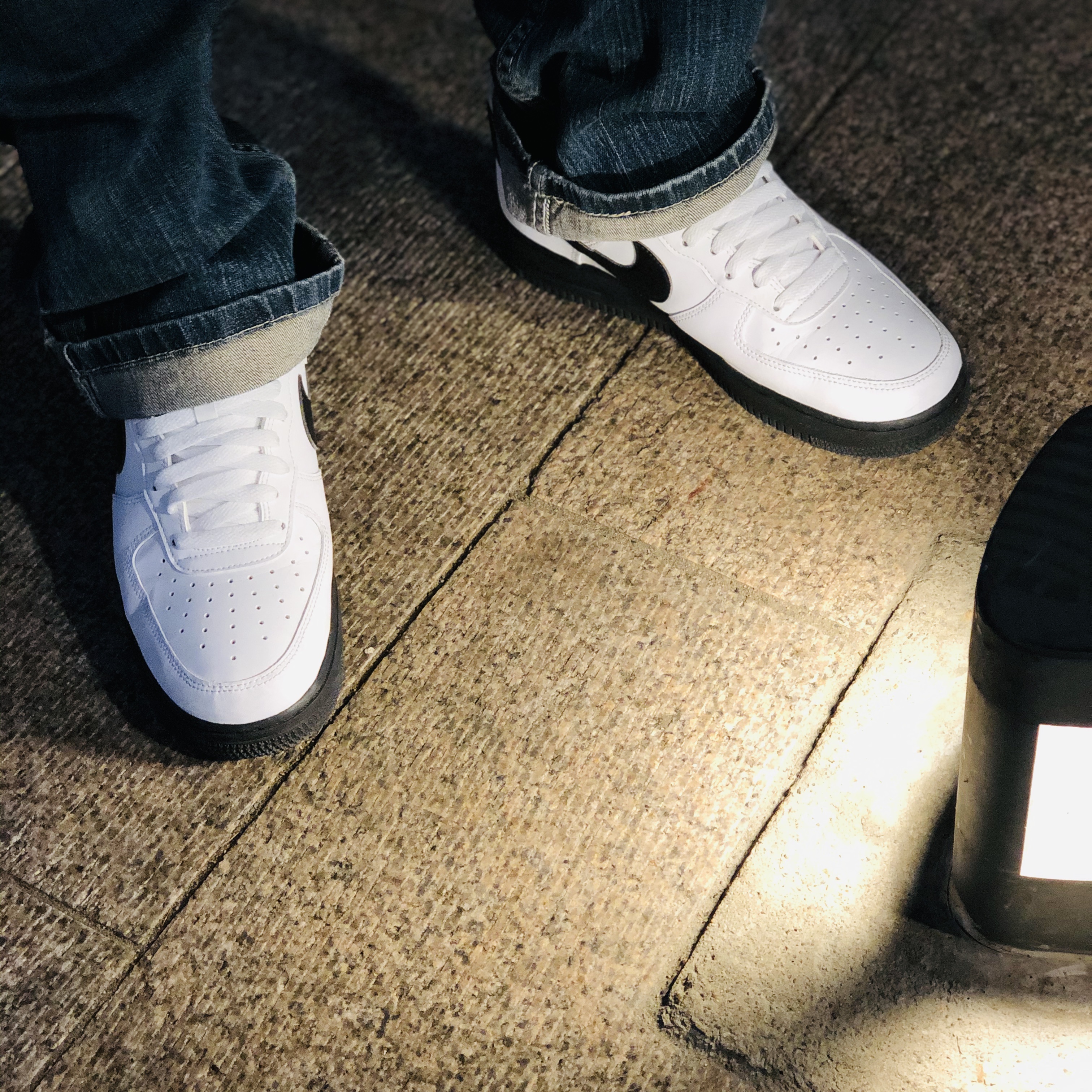 Nike Air Force 1 Low White Black Midsole 착용 스타일