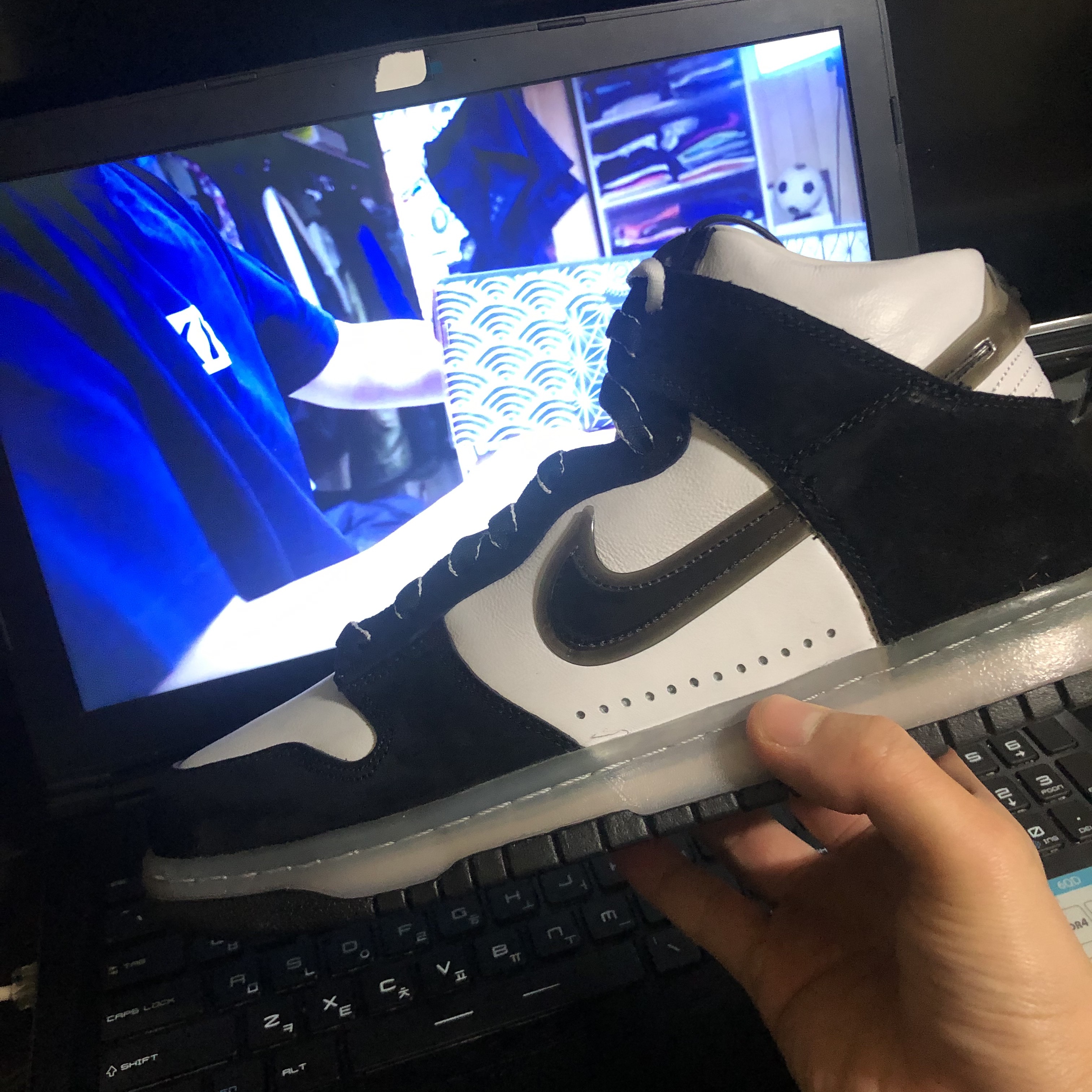 Nike x Slam Jam Dunk High SP Clear Black 착용 스타일