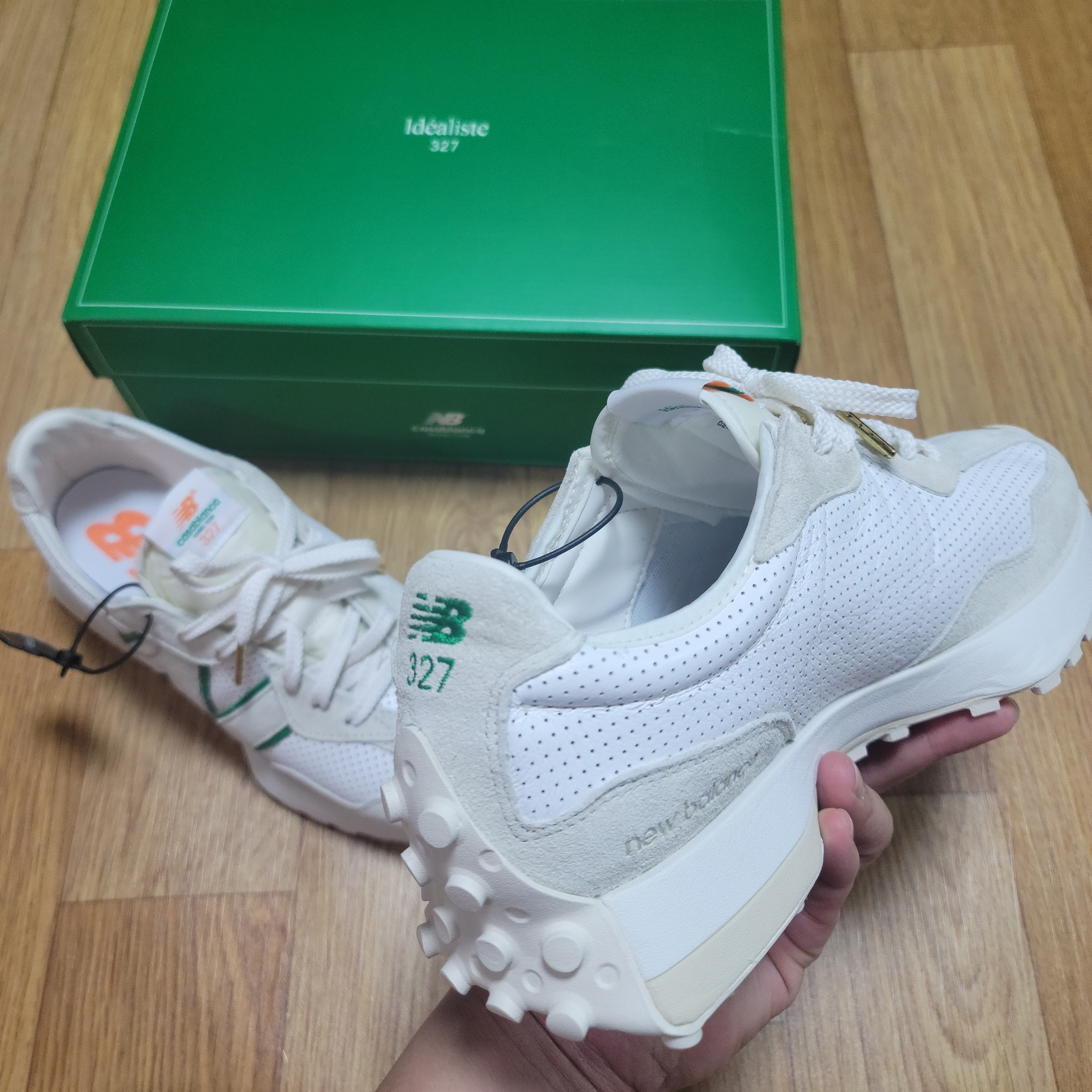 New Balance x Casablanca 327 Idealist Off White Green 착용 스타일 - 3