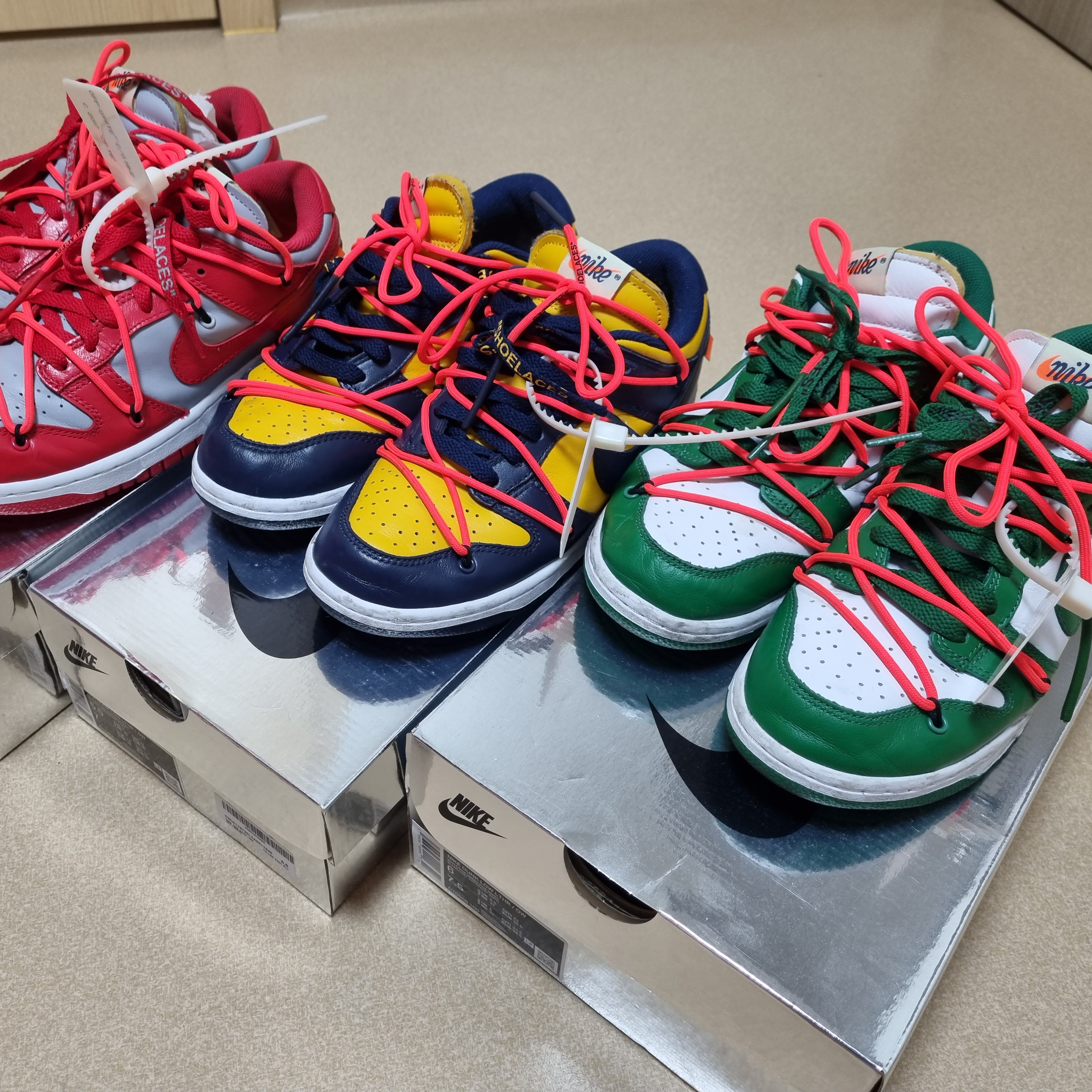 Nike x Off-White Dunk Low Pine Green, Nike x Off-White Dunk Low University Red 착용 스타일 - 1