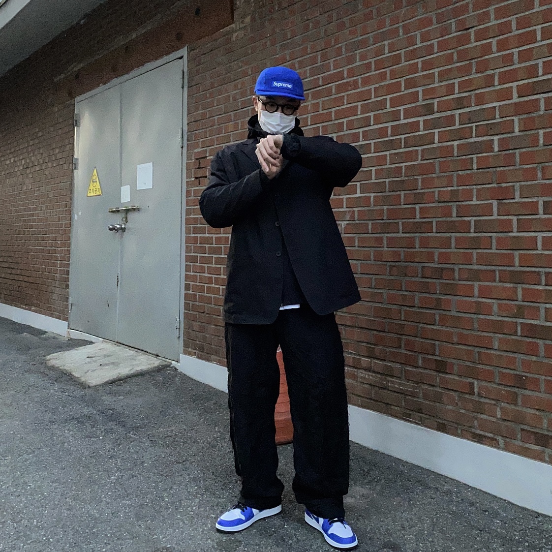 Jordan 1 Low Hyper Royal, Supreme Washed Linen Camp Cap Navy - 19SS 착용 스타일