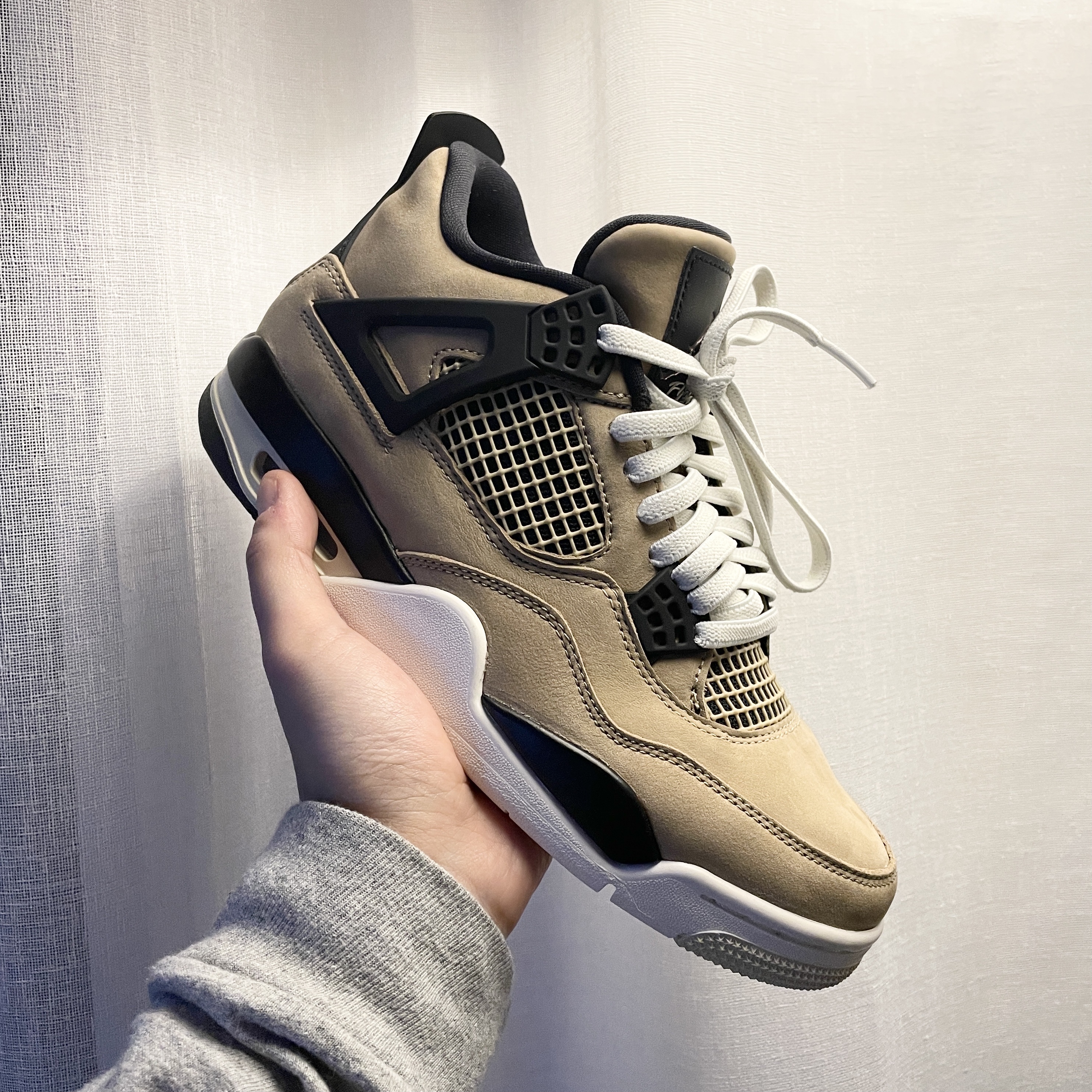 (W) Jordan 4 Retro Fossil 착용 스타일