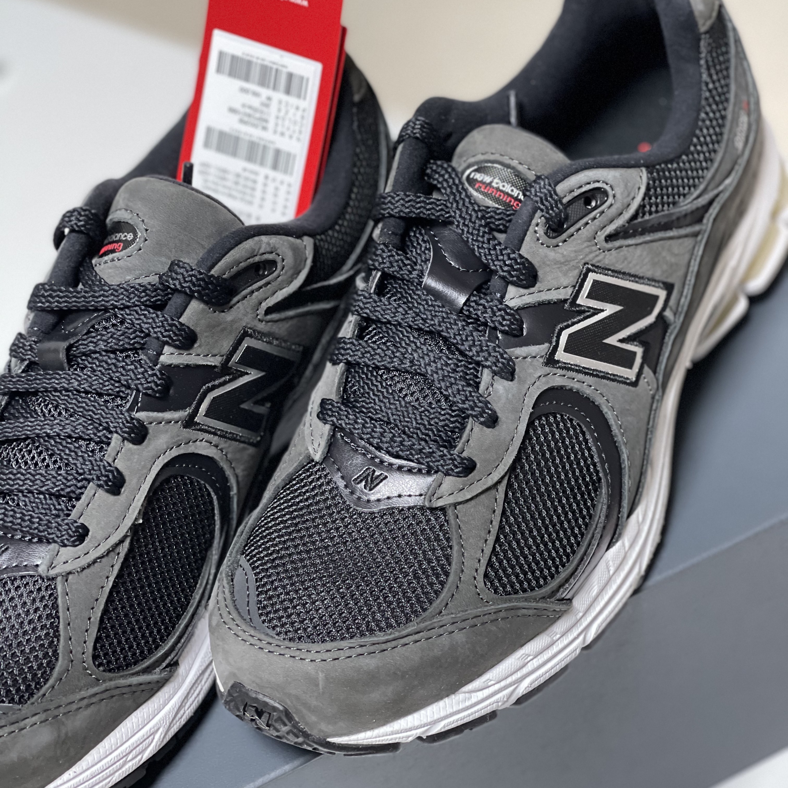 New Balance 2002R T2 Gray, New Balance 2002R Gray 착용 스타일 - 4