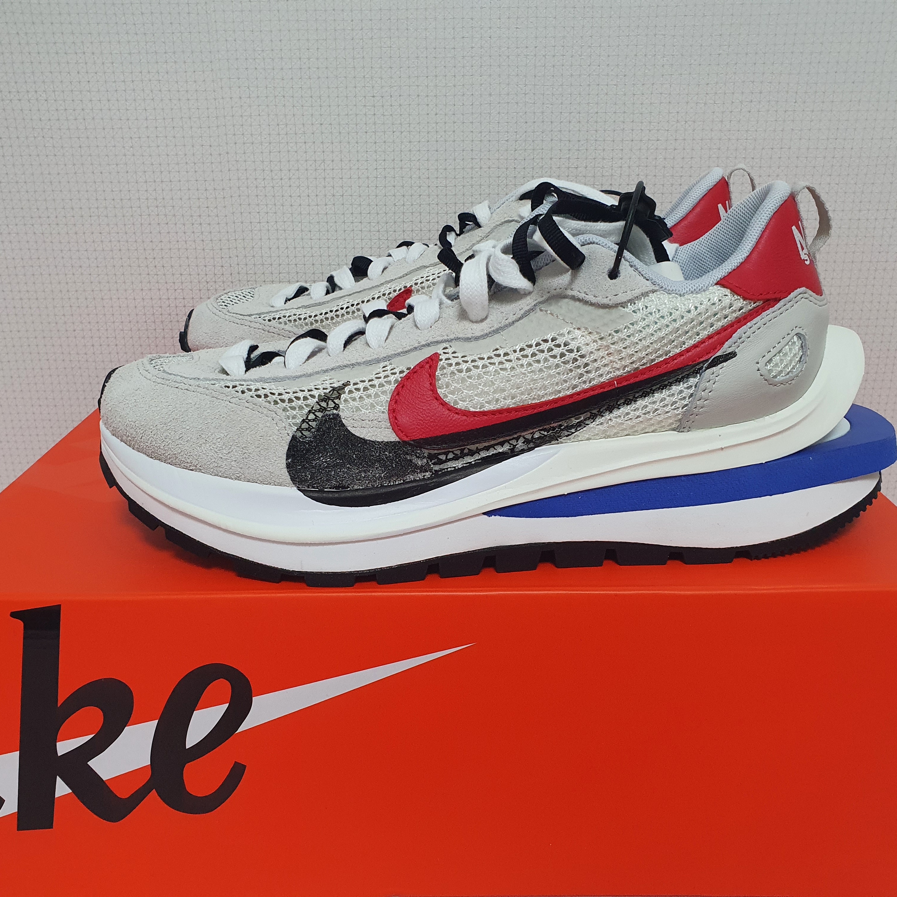 Nike x Sacai VaporWaffle Royal Fuchsia 착용 스타일 - 2