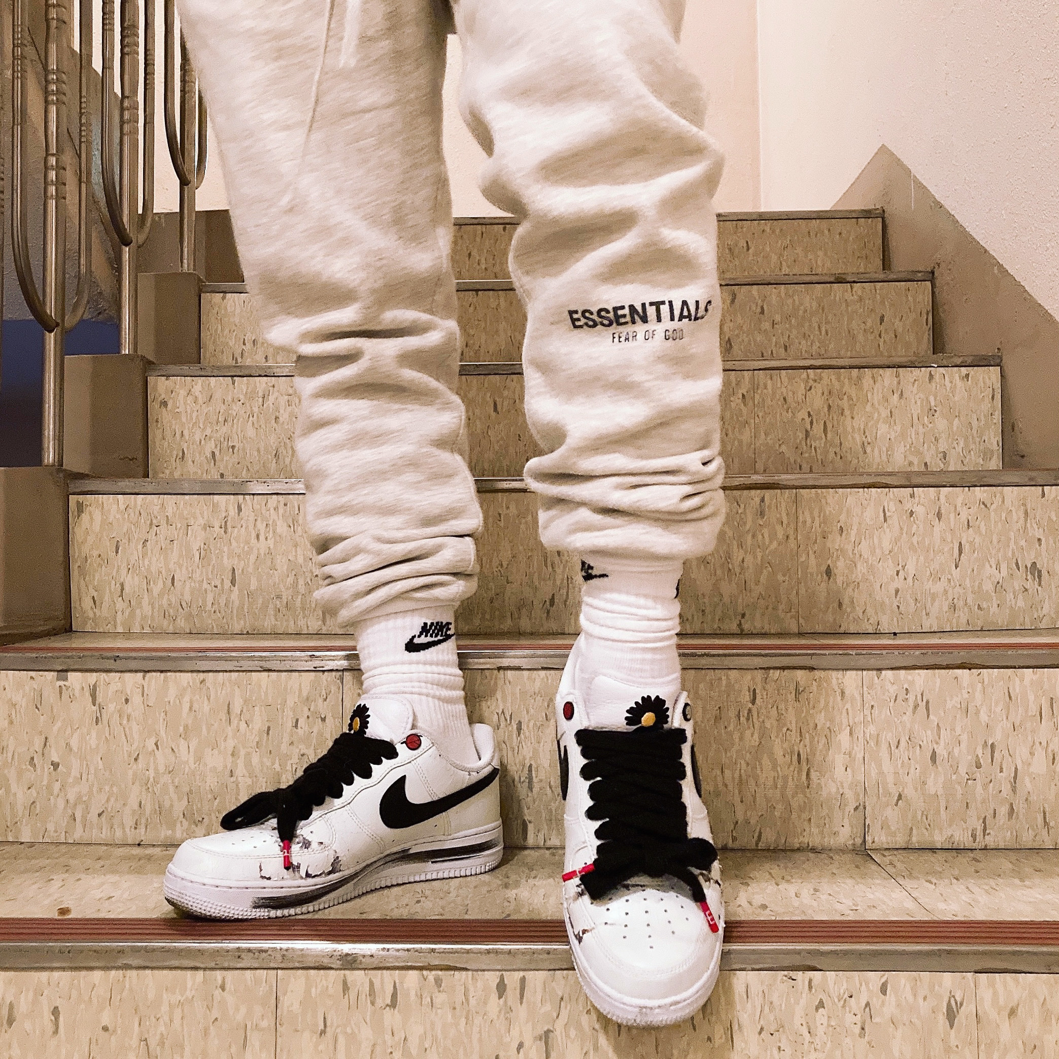 Nike x Peaceminusone Air Force 1 Low Para-Noise 2.0, Essentials Sweatpants Oatmeal/Oatmeal Heather/Light Heather Oatmeal 2020 착용 스타일