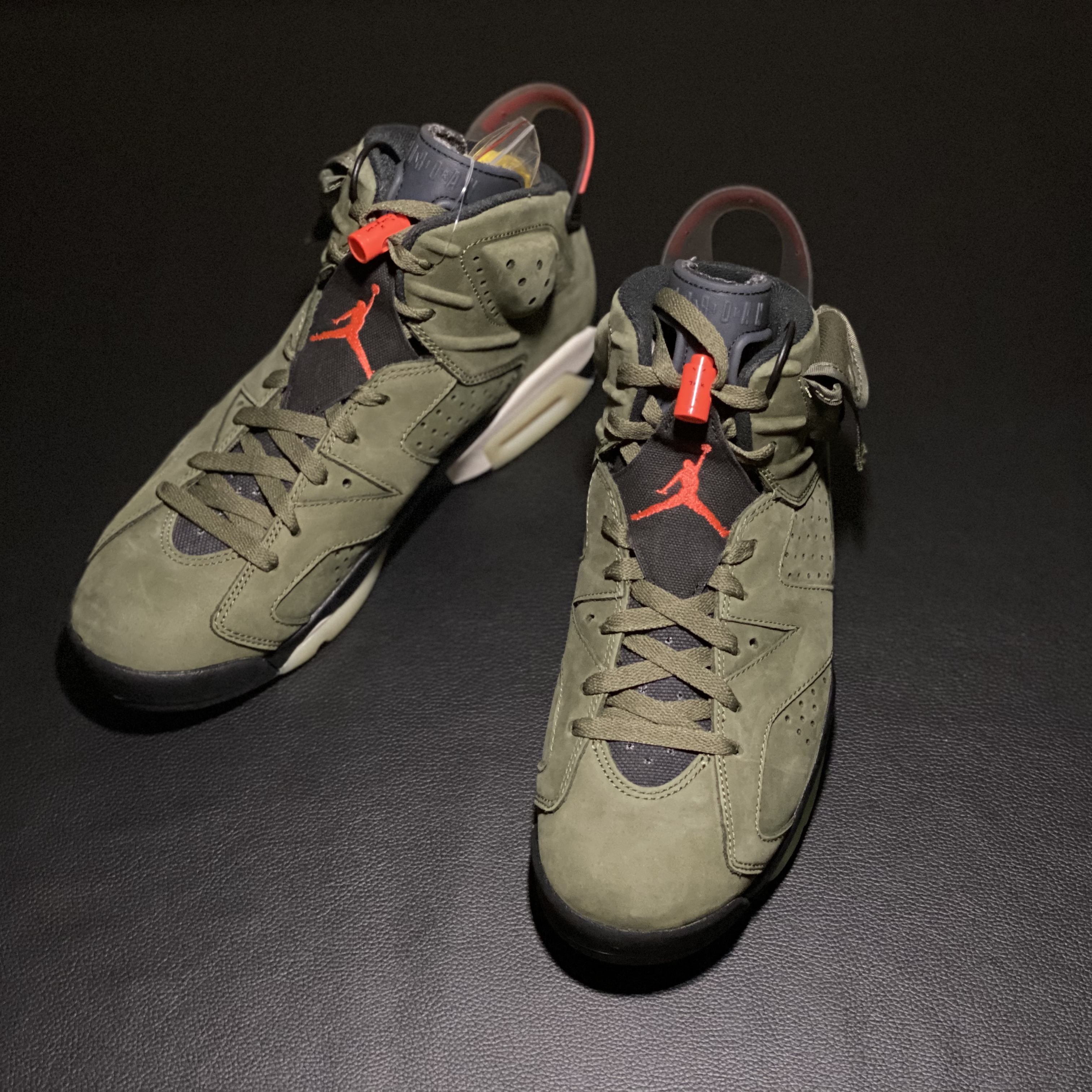 Jordan 6 x Travis Scott Retro Olive 착용 스타일 - 1