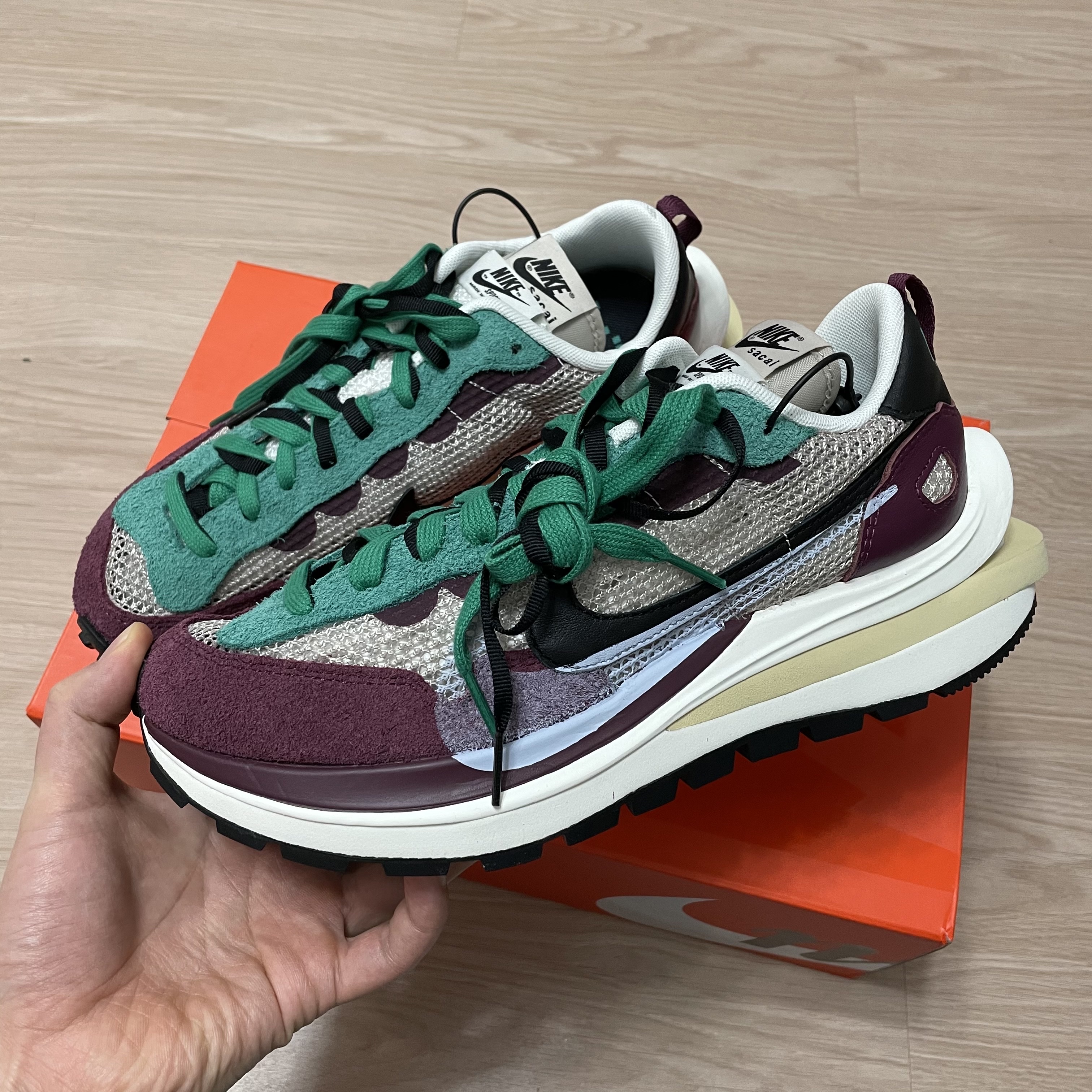 Nike x Sacai VaporWaffle String & Black Villain Red 착용 스타일