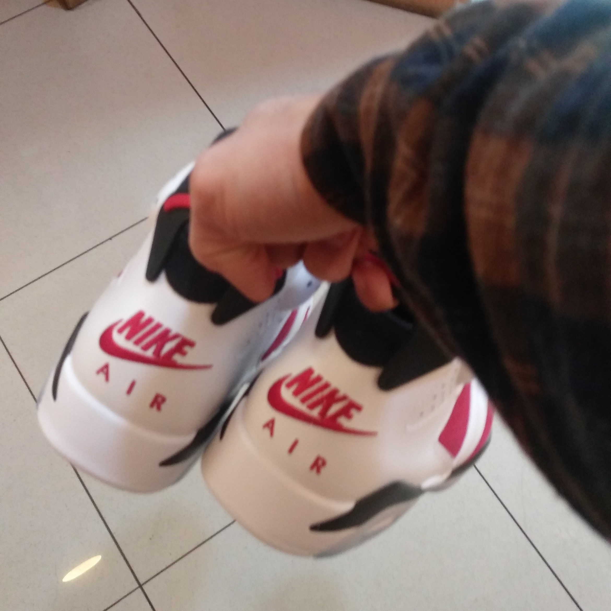 Jordan 6 Retro Carmine 2021 착용 스타일 - 2