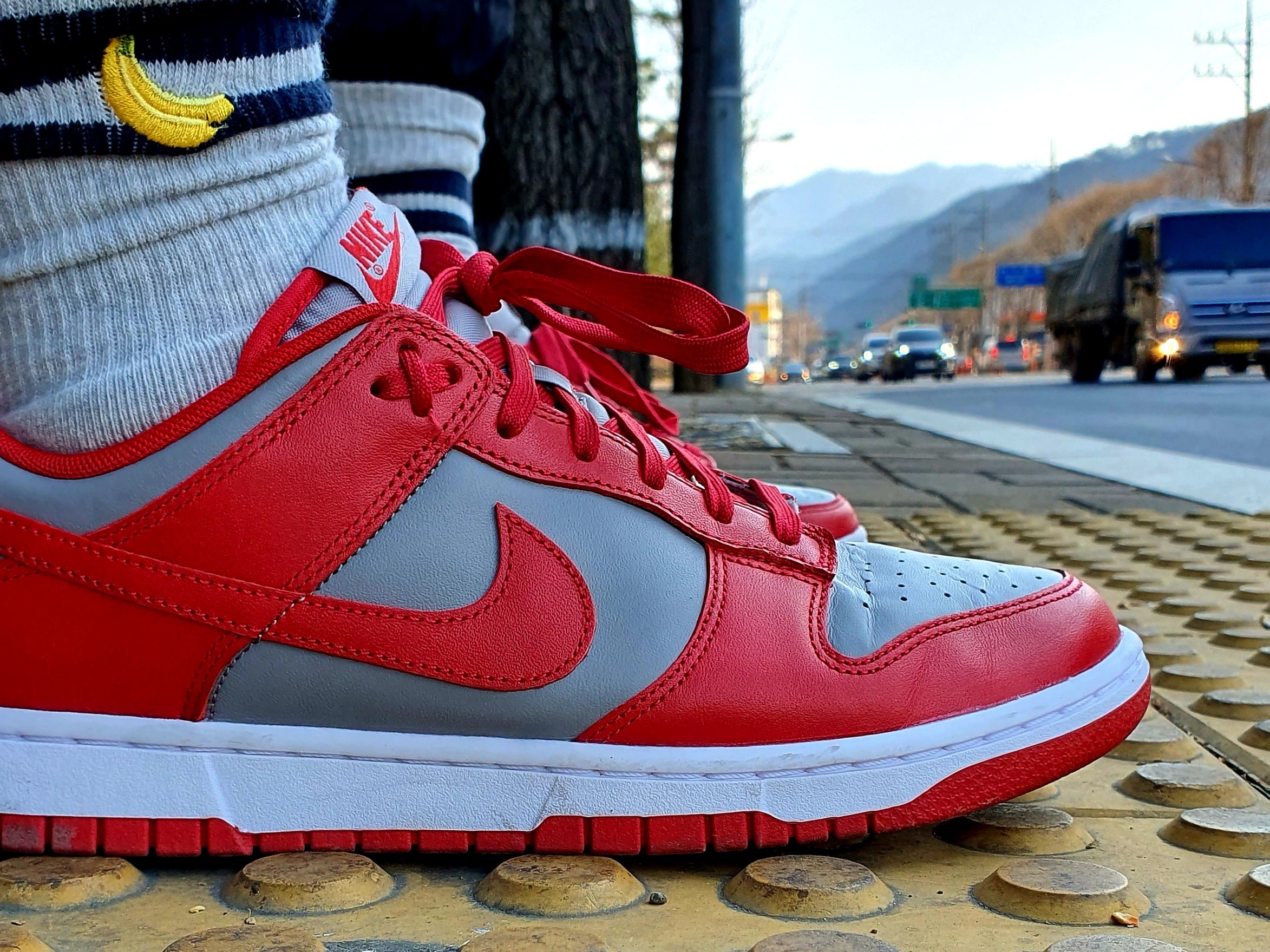 Nike Dunk Low Retro Medium Grey 착용 스타일 - 2
