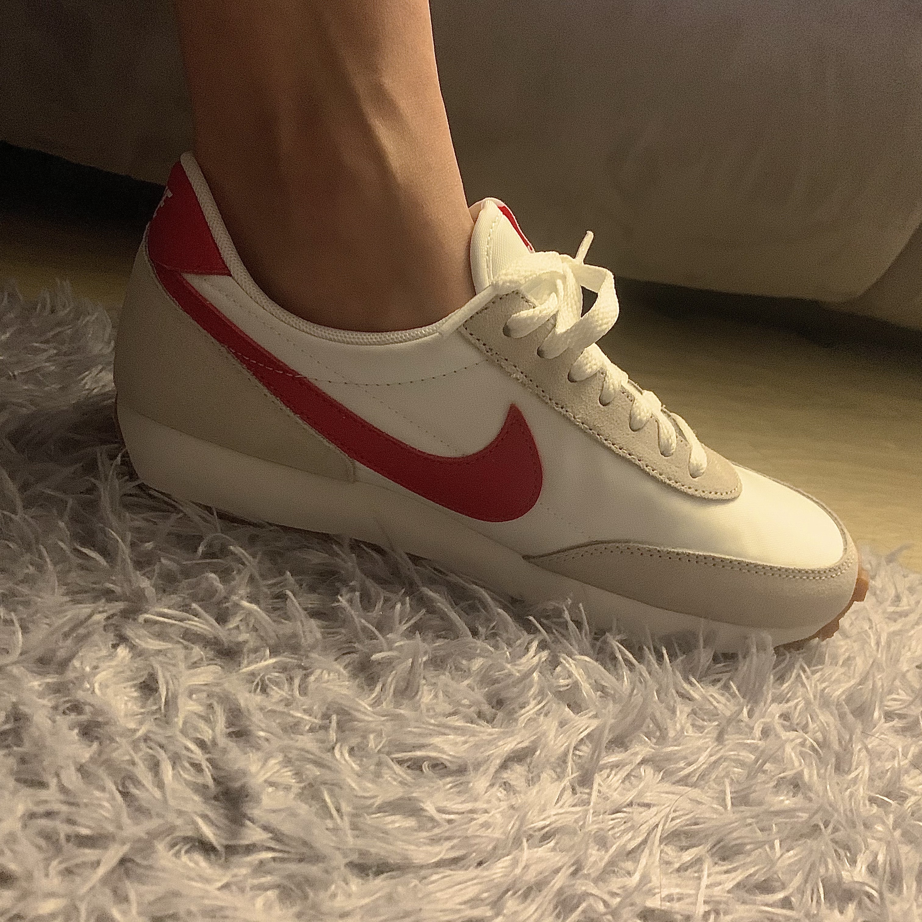 (W) Nike Daybreak Summit White University Red 착용 스타일