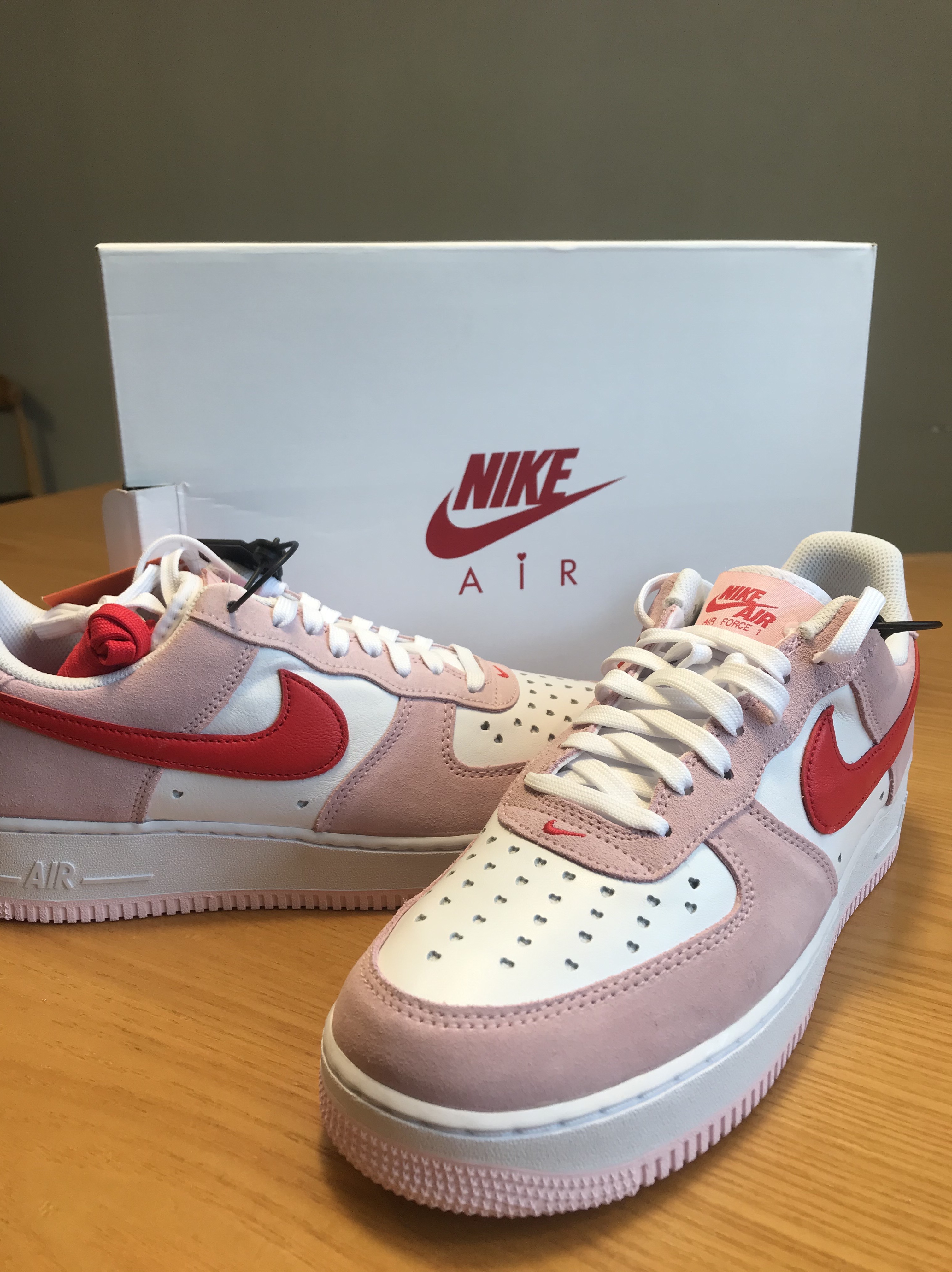 Nike Air Force 1 '07 QS Valentine's Day 착용 스타일 - 1