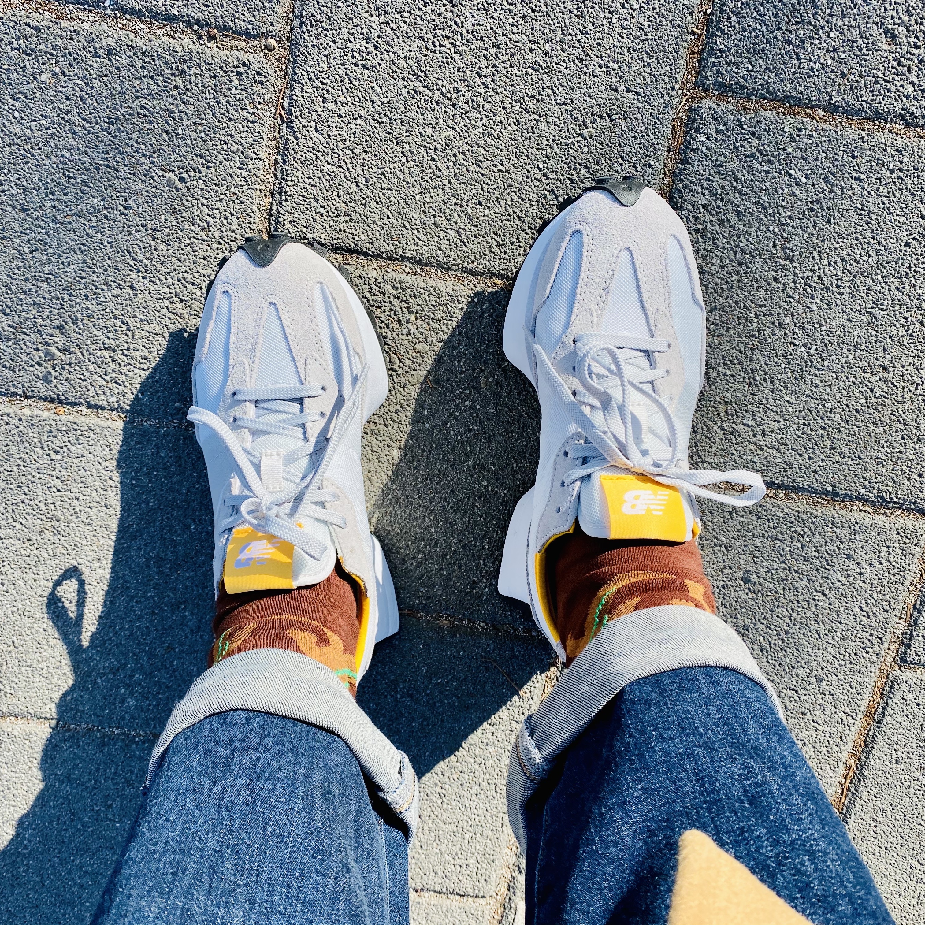 (W) New Balance 327 Light Aluminum 착용 스타일