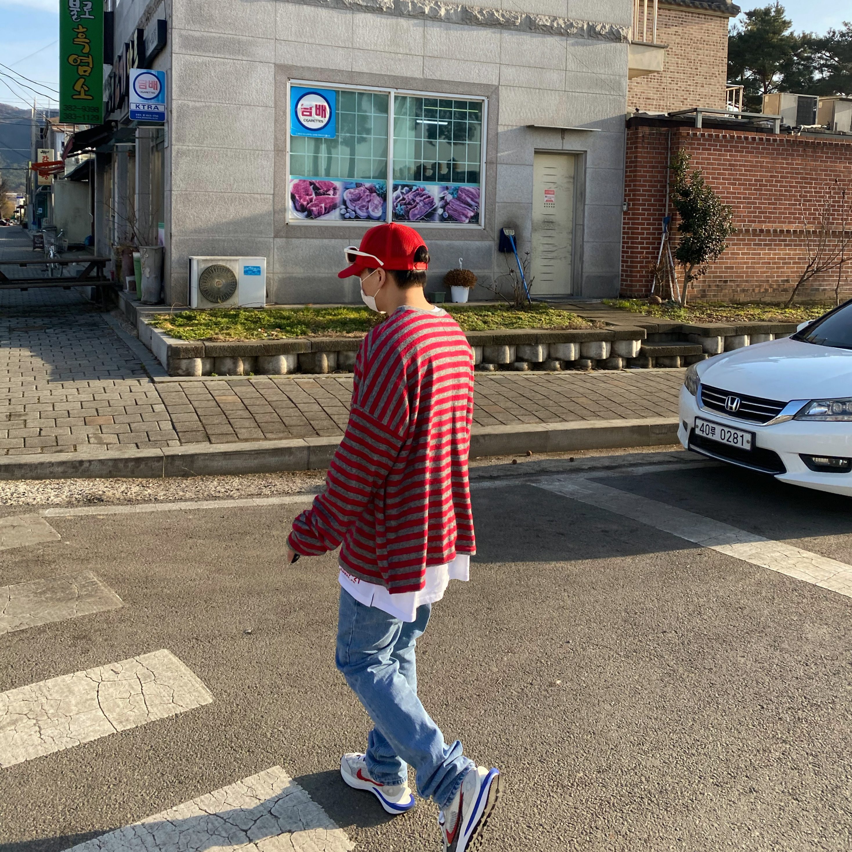 Nike x Sacai VaporWaffle Royal Fuchsia 착용 스타일