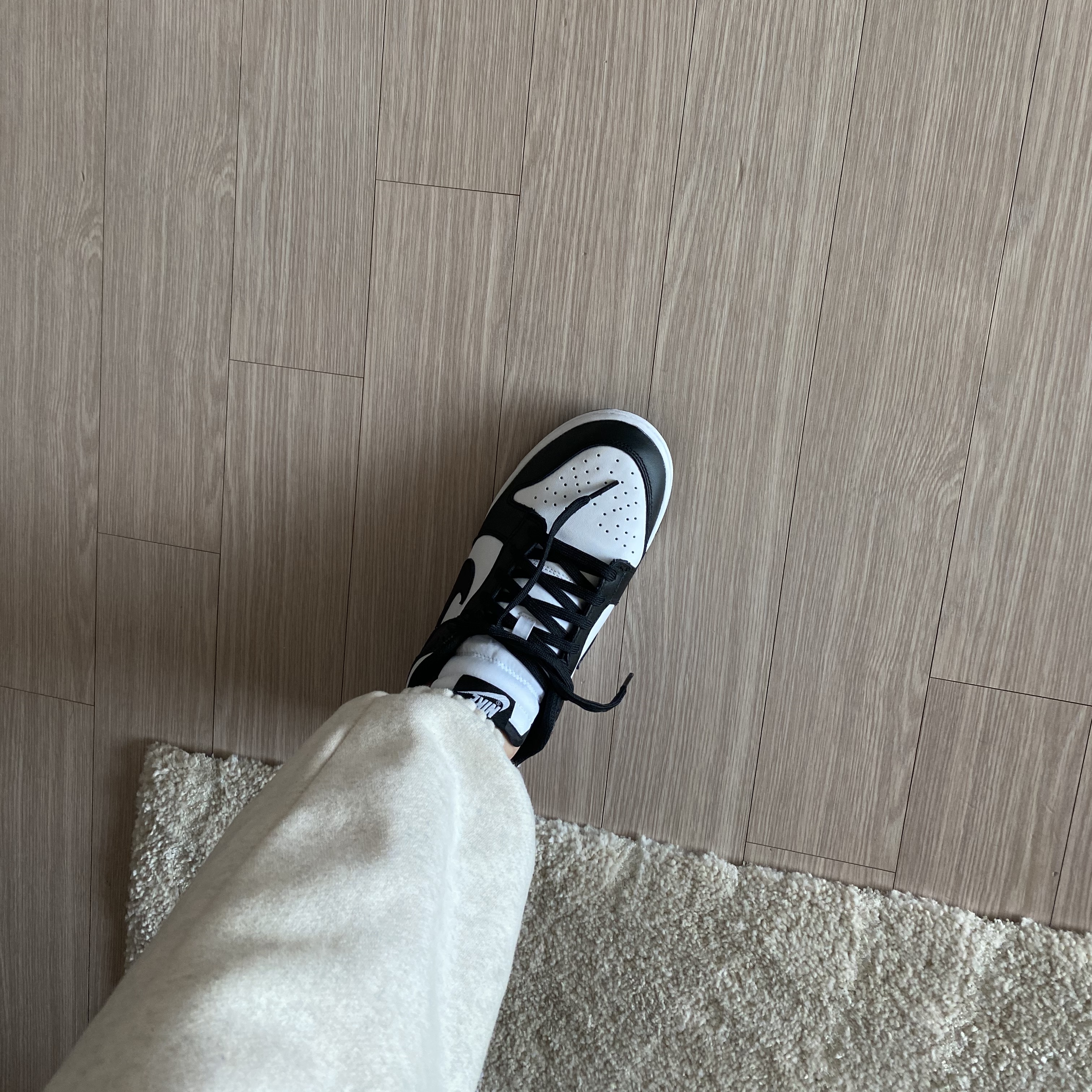 (W) Nike Dunk Low Black 착용 스타일