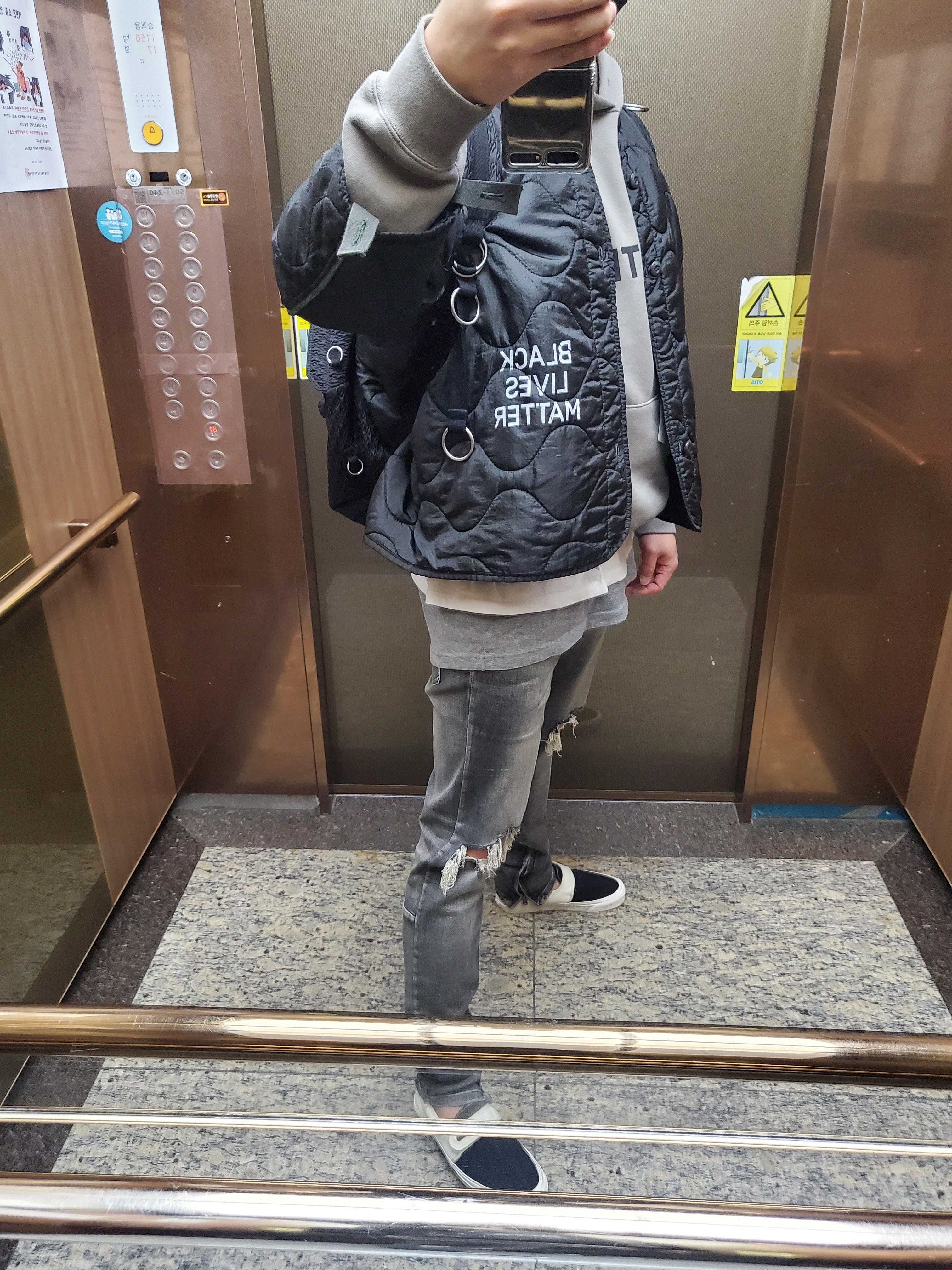 Essentials 3D Silicon Applique Pullover Hoodie Gray Flannel/Charcoal - 20SS, Essentials 3D Silicon Applique Boxy T-Shirt White - 20SS 착용 스타일