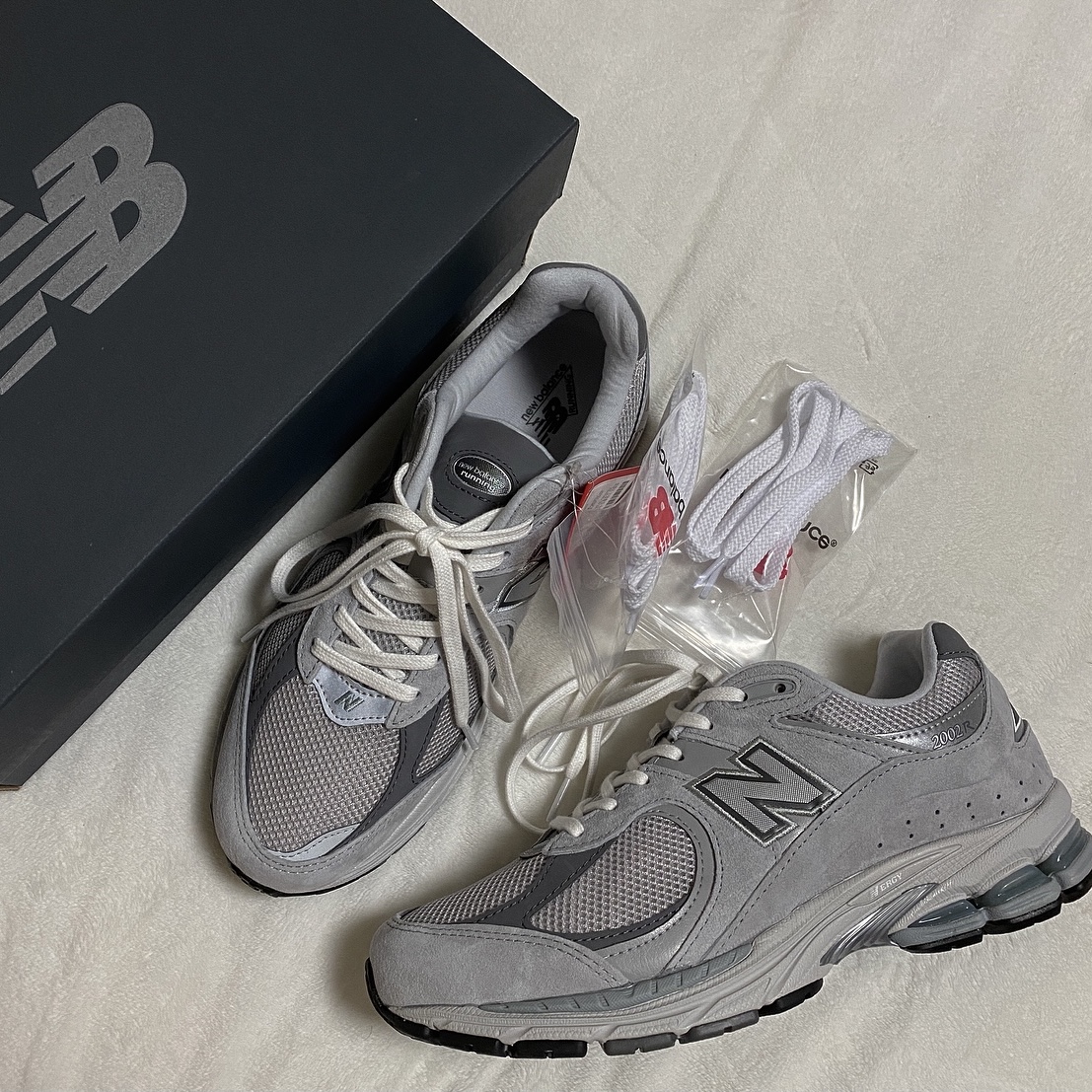 New Balance 2002R T2 Gray 착용 스타일