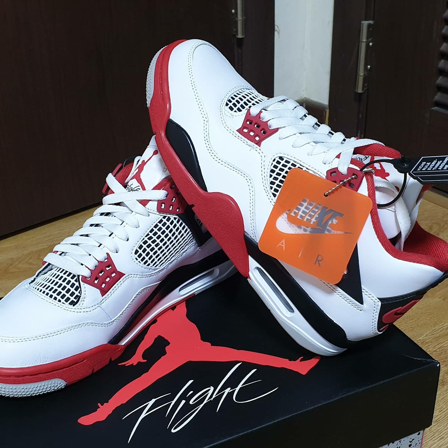 Jordan 4 Retro OG Fire Red 2020 착용 스타일 - 2