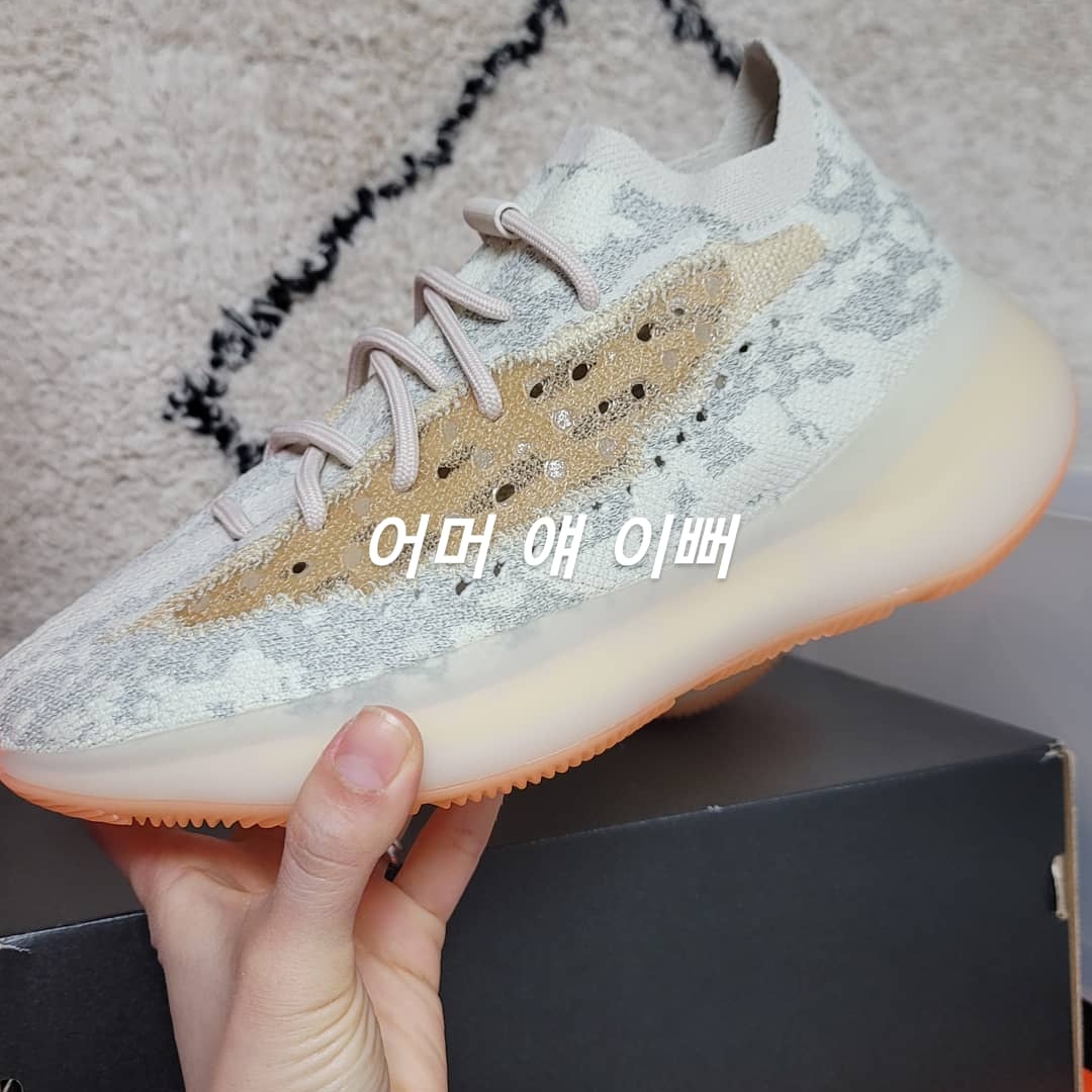 Adidas Yeezy Boost 380 Yecoraite - Reflective 착용 스타일