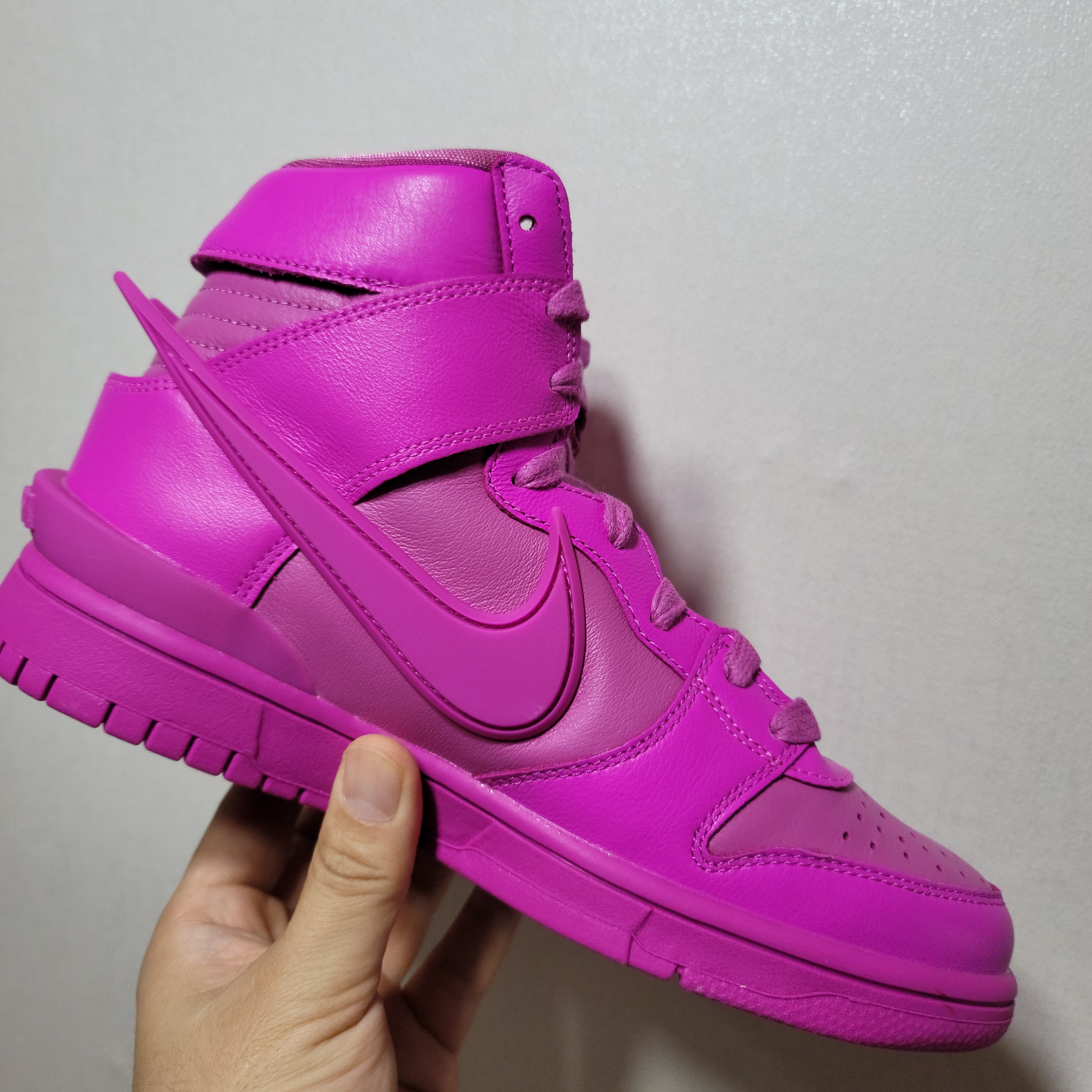 Nike x Ambush Dunk High Cosmic Fuchsia 착용 스타일 - 1