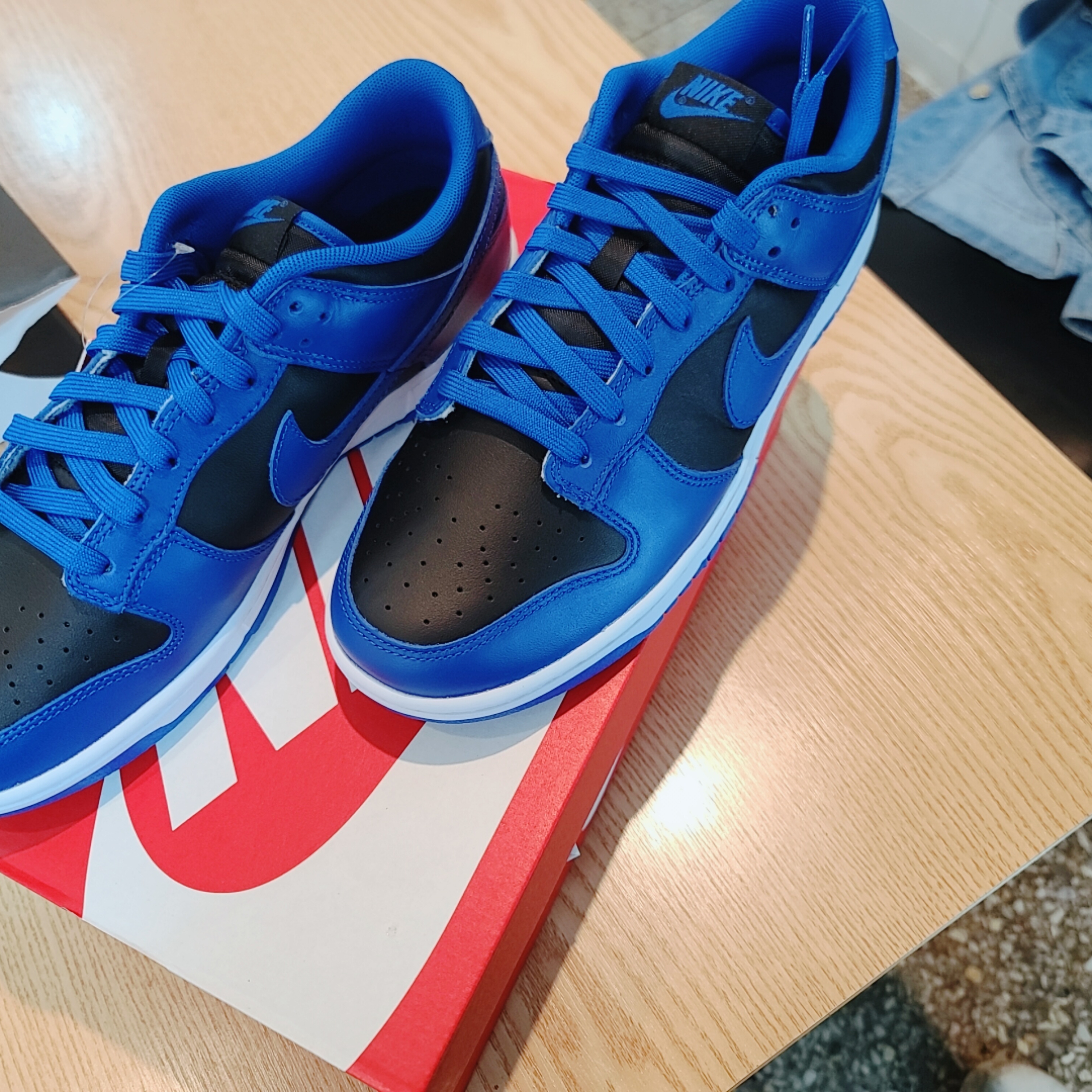 Nike Dunk Low Retro Hyper Cobalt 착용 스타일 - 3
