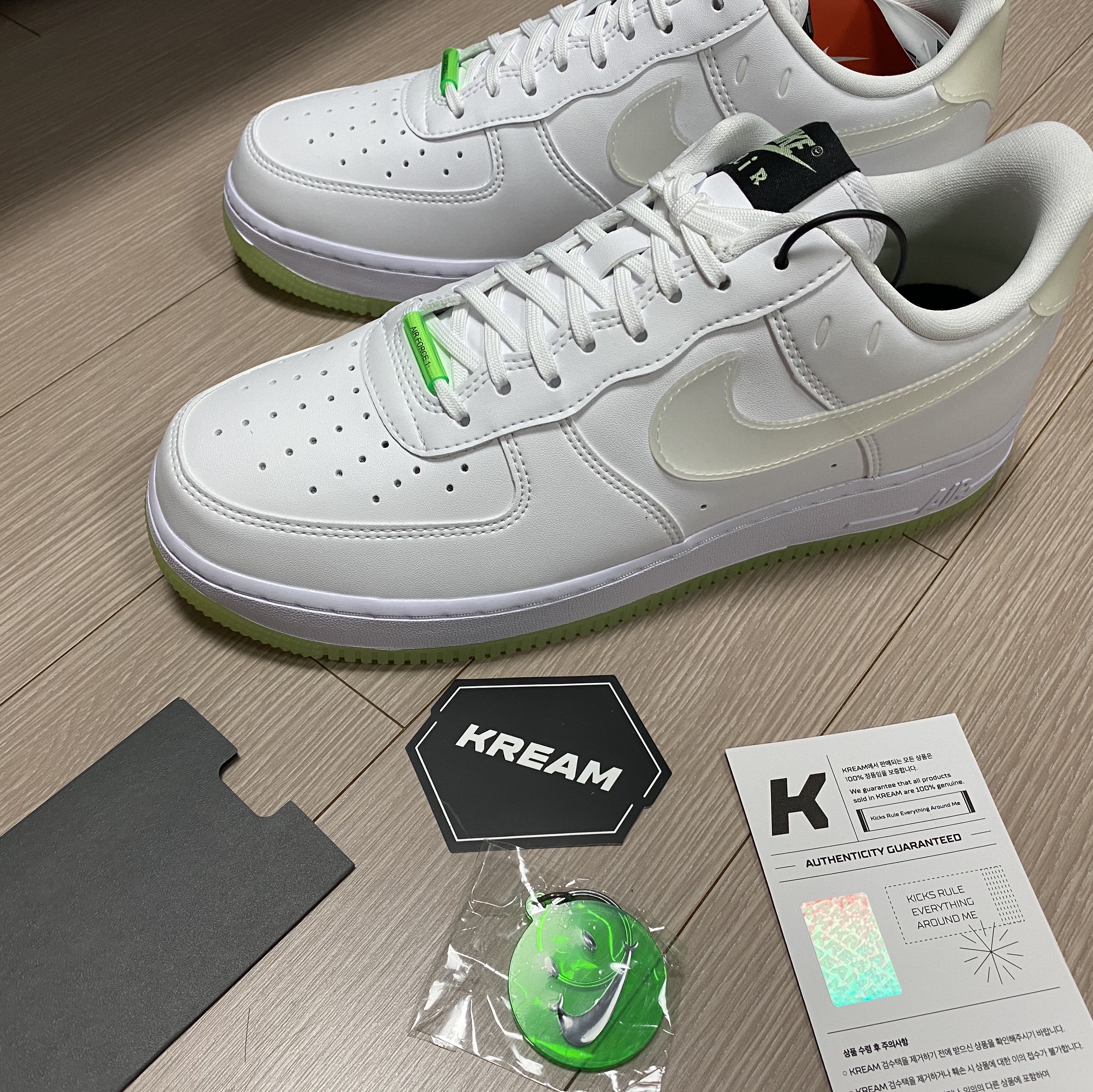 (W) Nike Air Force 1 '07 LX Have a Nike Day White Glow 착용 스타일 - 3