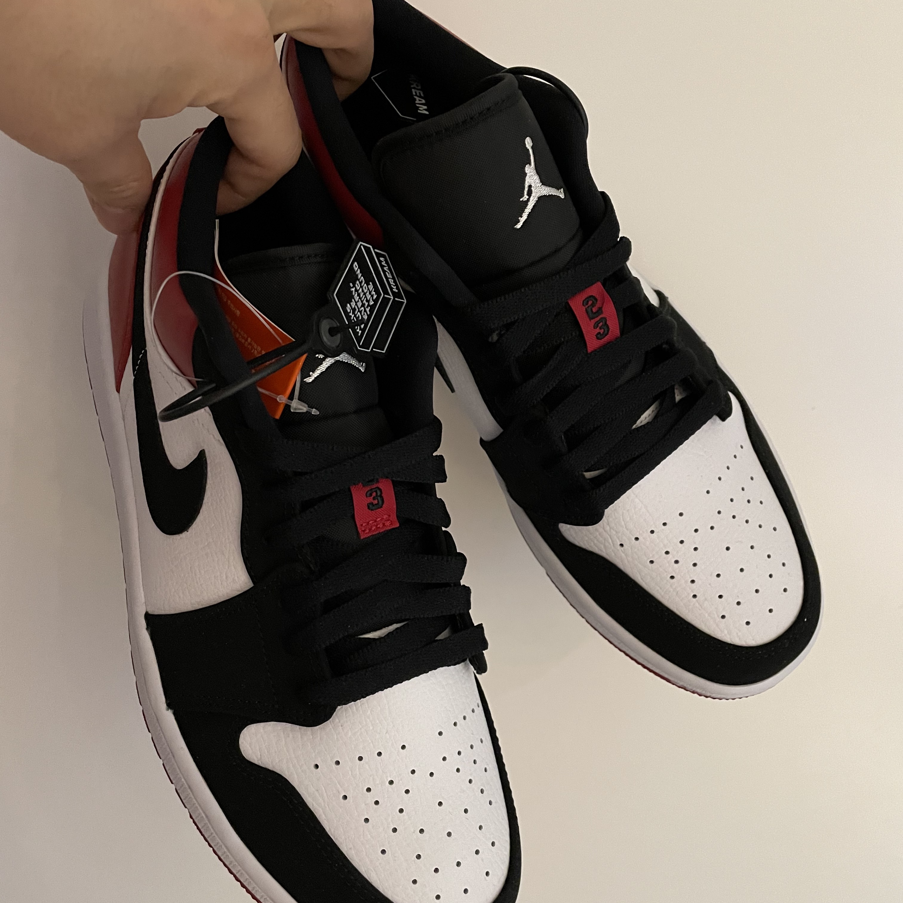 Jordan 1 Low Black Toe 착용 스타일