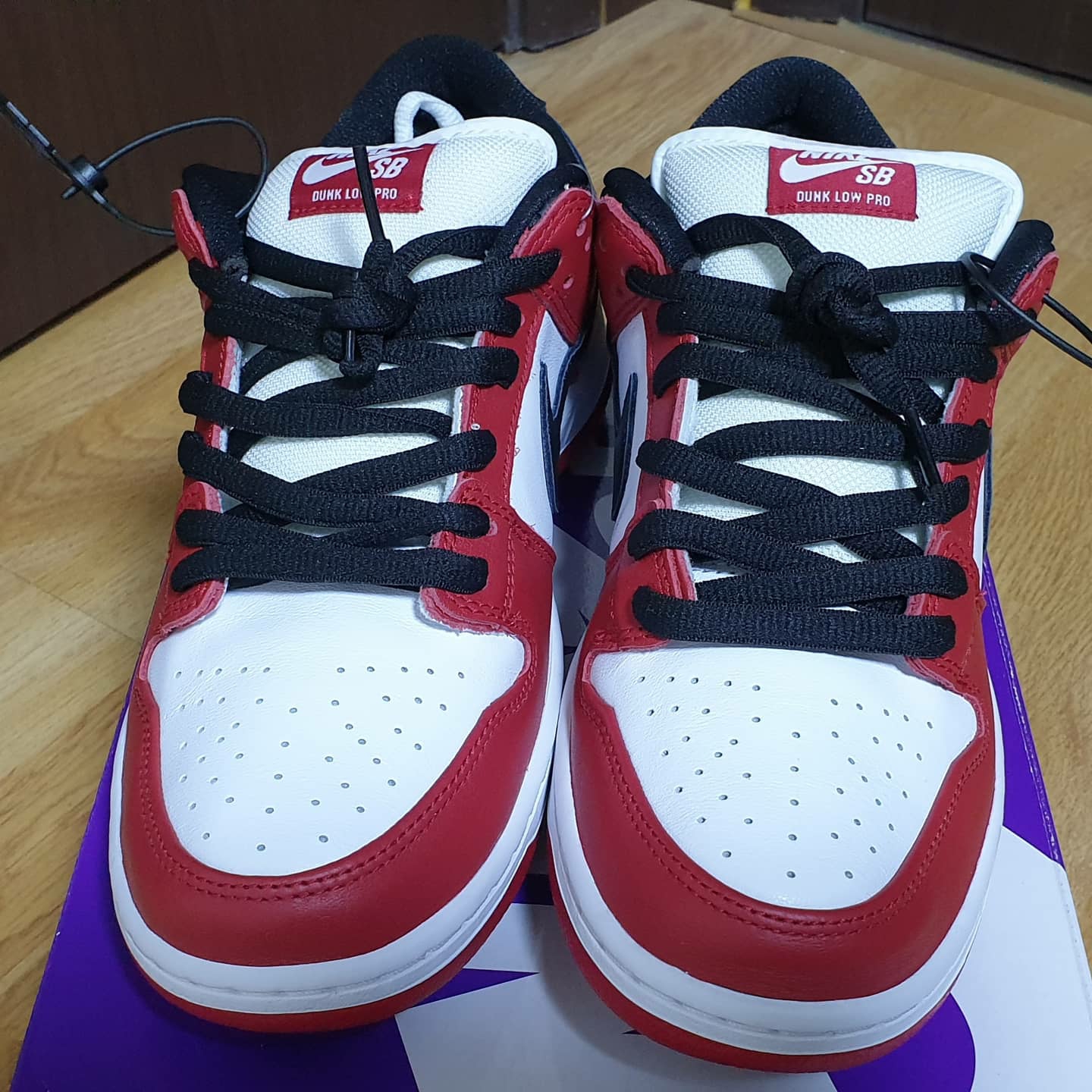 Nike SB Dunk Low Pro Chicago 착용 스타일 - 1