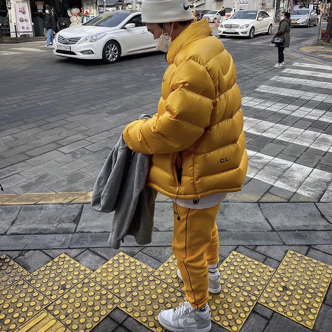 Nike x Drake Nocta Fleece Pants University Gold - US/EU, Nike x Drake Nocta Puffer Jacket University Gold - US/EU 착용 스타일