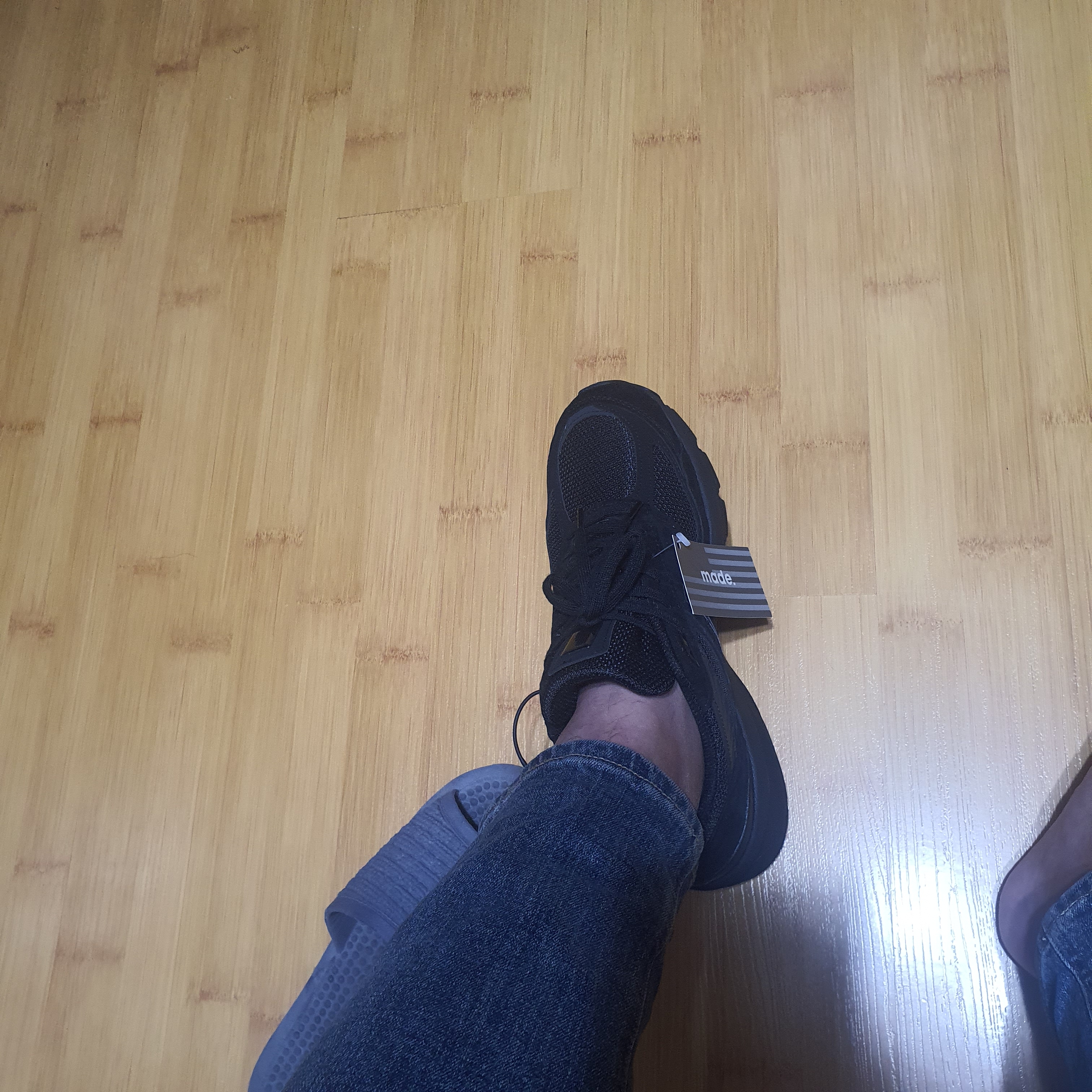New Balance 990v5 Made in USA Triple Black - D Standard 착용 스타일