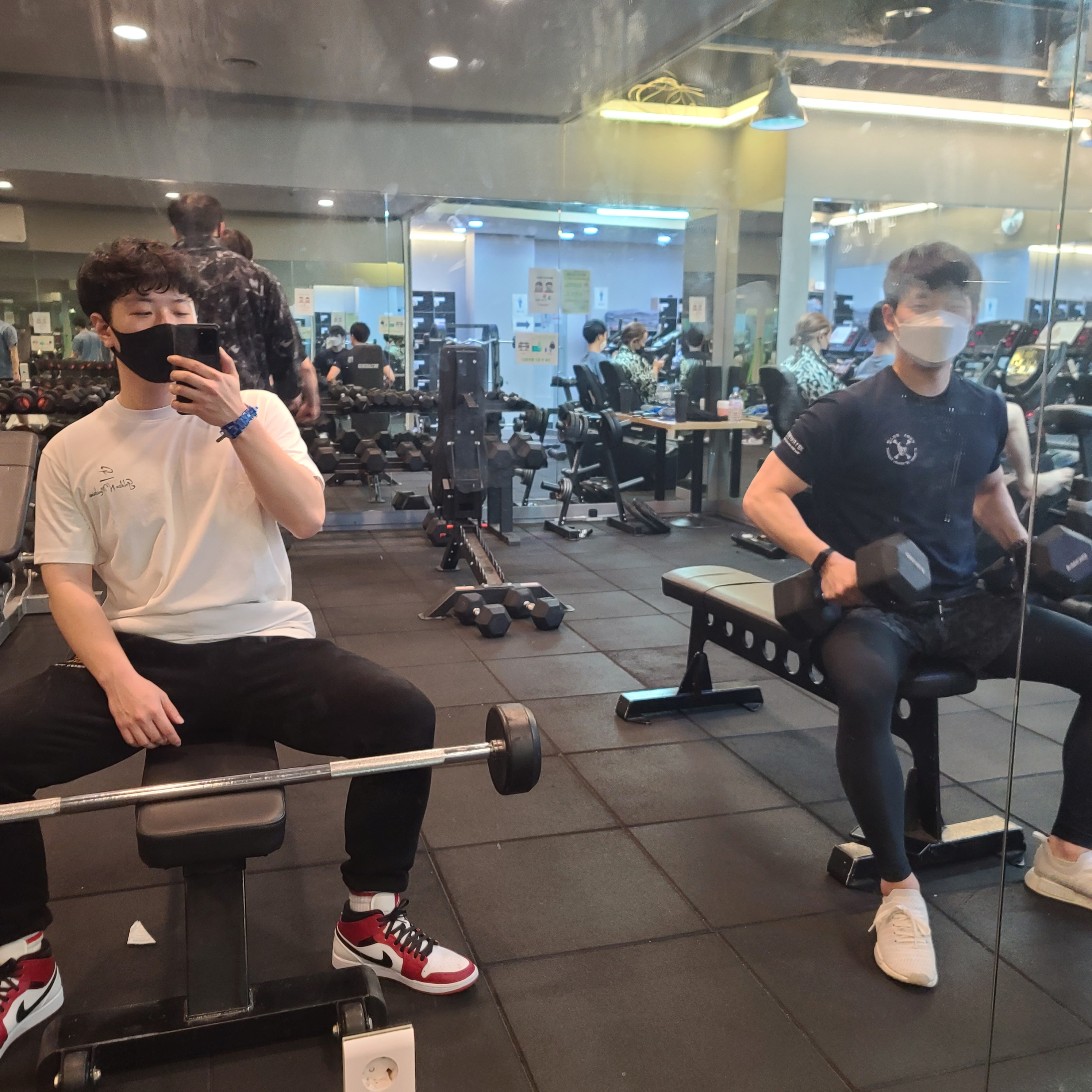 Jordan 1 Mid Chicago 2020 착용 스타일 - 4
