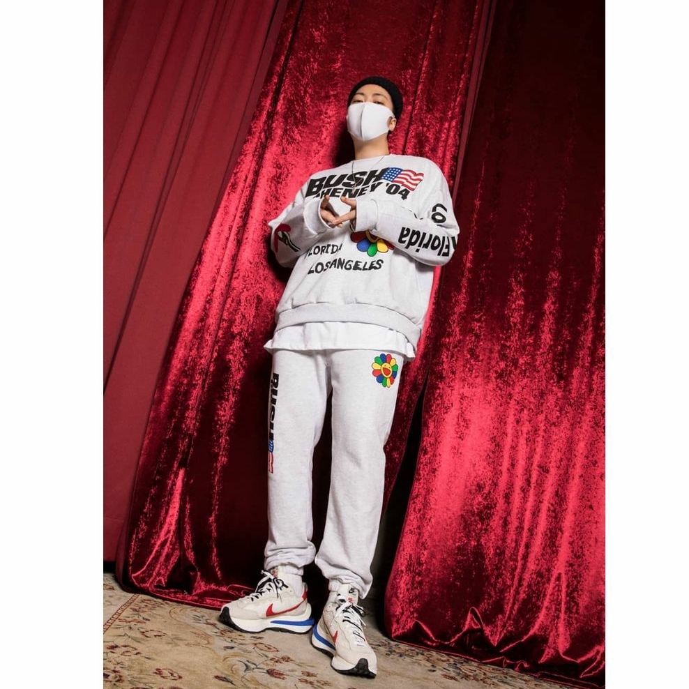 Nike x Sacai VaporWaffle Royal Fuchsia 착용 스타일 - 2