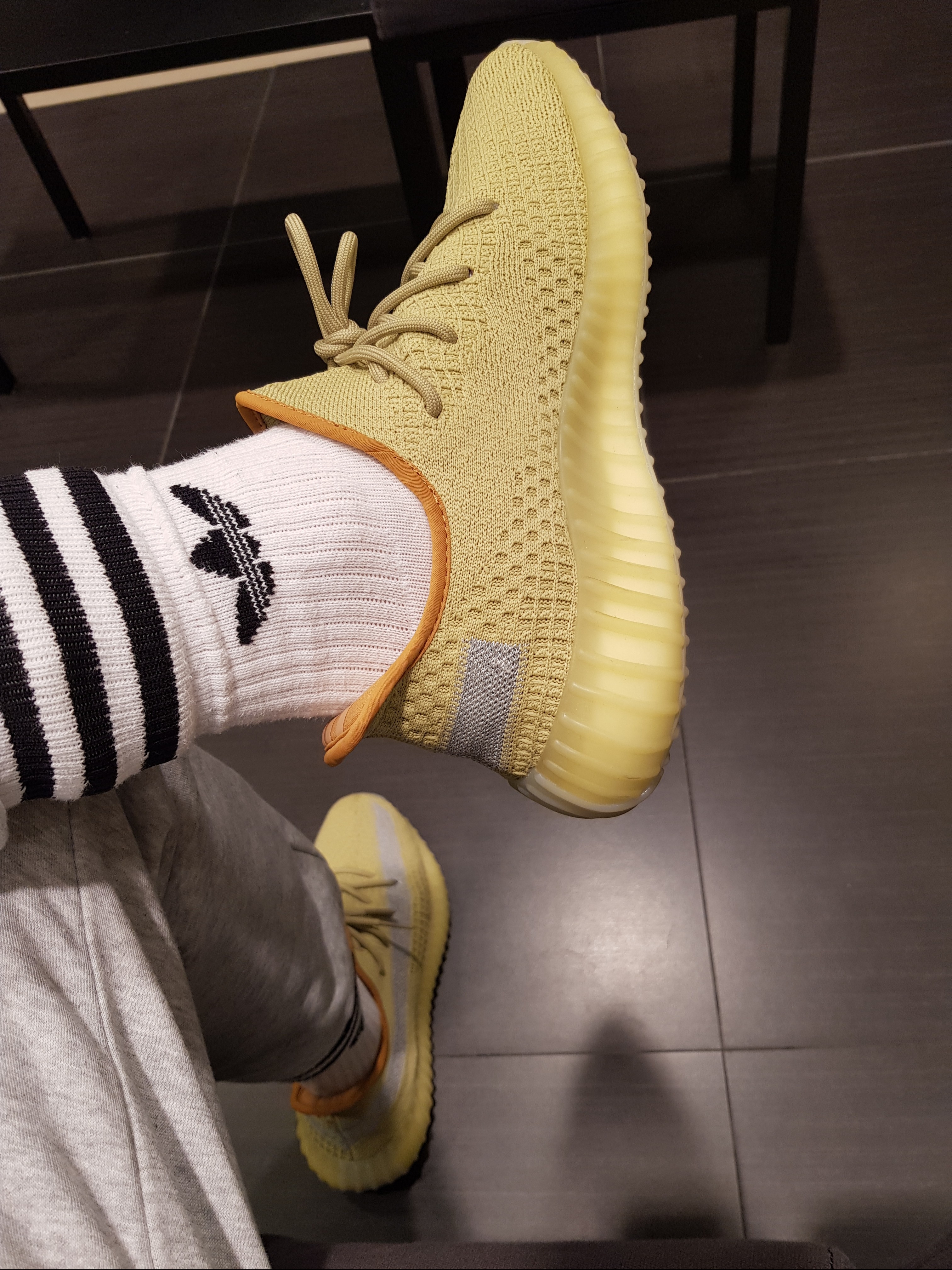 Adidas Yeezy Boost 350 V2 Marsh, Adidas Forum Low Halloween Pack Dark Witch 착용 스타일 - 3