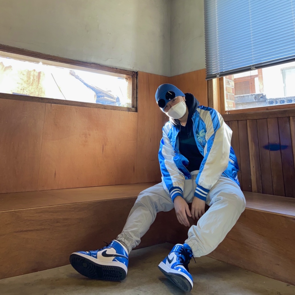 Jordan 1 Mid SE Signal Blue 착용 스타일