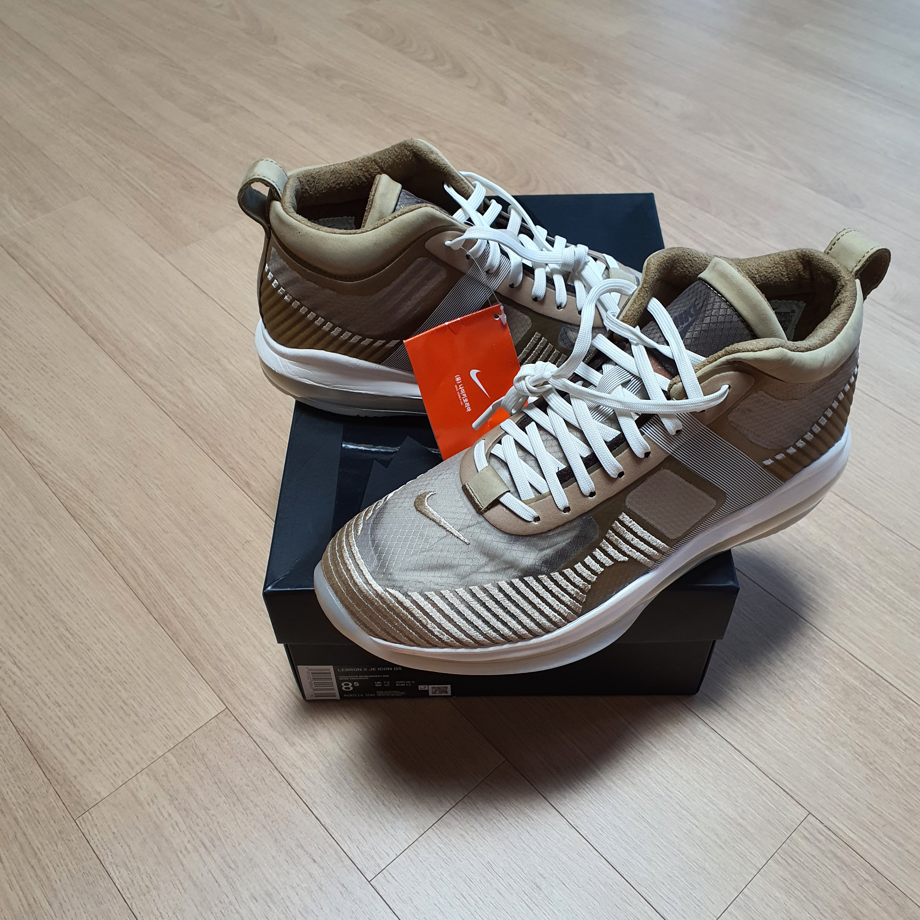 Nike x John Elliott LeBron QS Icon Parachute Beige 착용 스타일 - 1