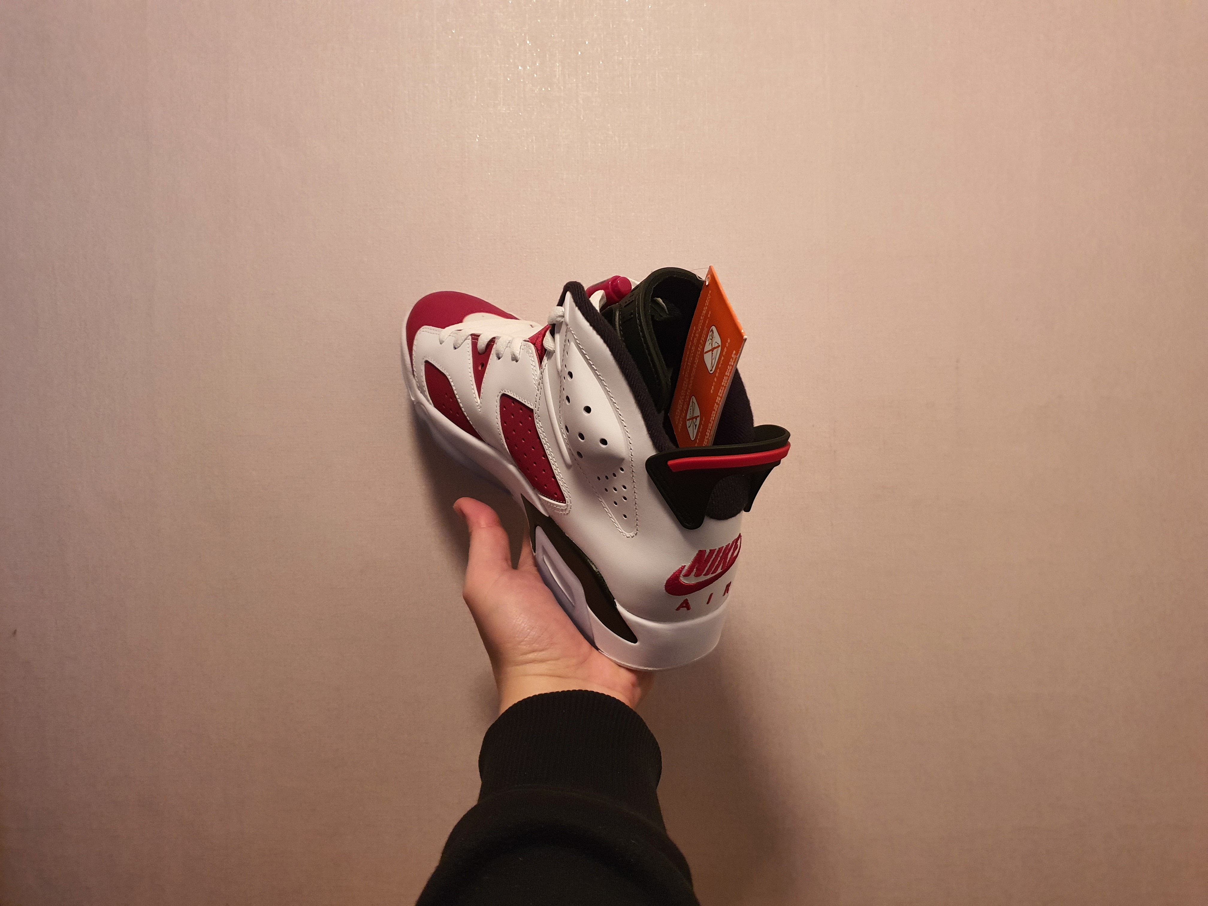 Jordan 6 Retro Carmine 2021 착용 스타일 - 2
