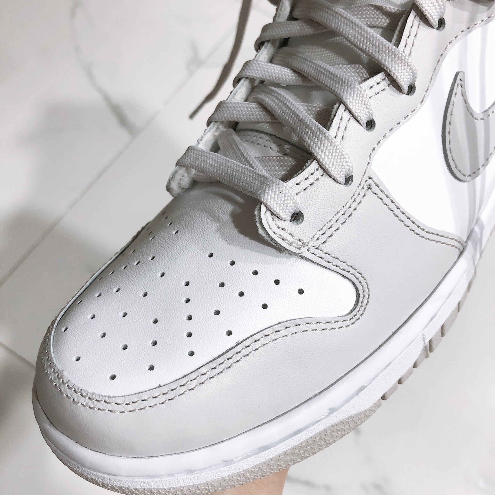 Nike Dunk High Retro Vast Grey 착용 스타일 - 2