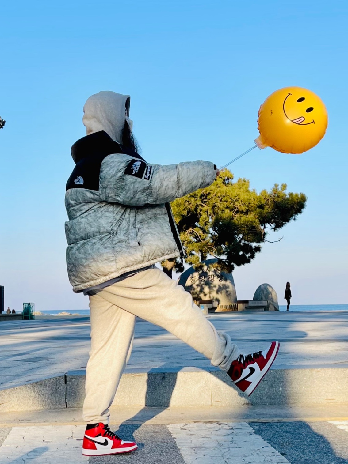 Jordan 1 Retro High OG Chicago 2015, Supreme Cross Box Logo Hooded Sweatshirt Heather Grey - 20FW 착용 스타일