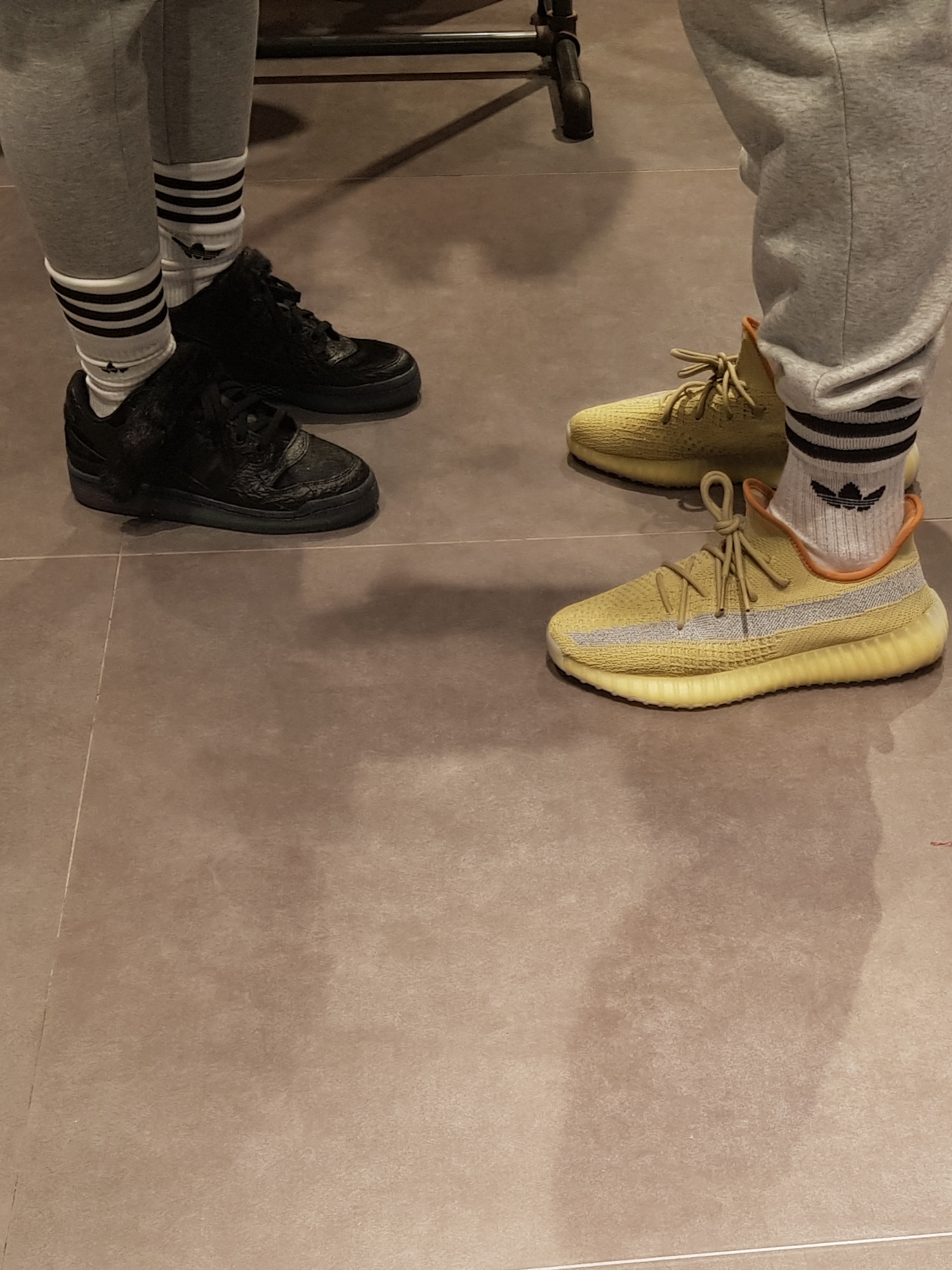 Adidas Yeezy Boost 350 V2 Marsh, Adidas Forum Low Halloween Pack Dark Witch 착용 스타일 - 4
