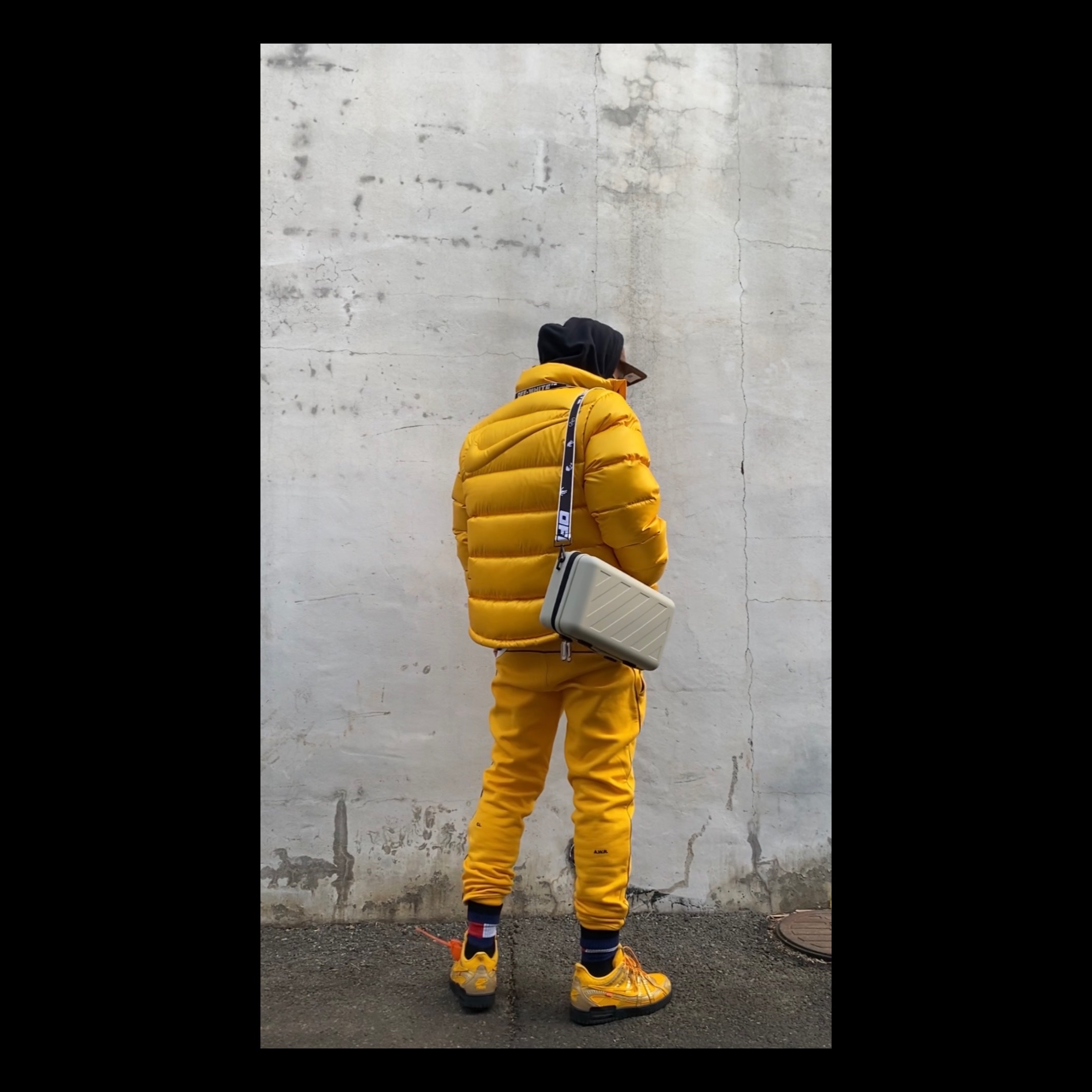 Nike x Drake Nocta Puffer Jacket University Gold - Asia, Off-White x Amore Pacific Protection Box (Without Cosmetics) 착용 스타일 - 1