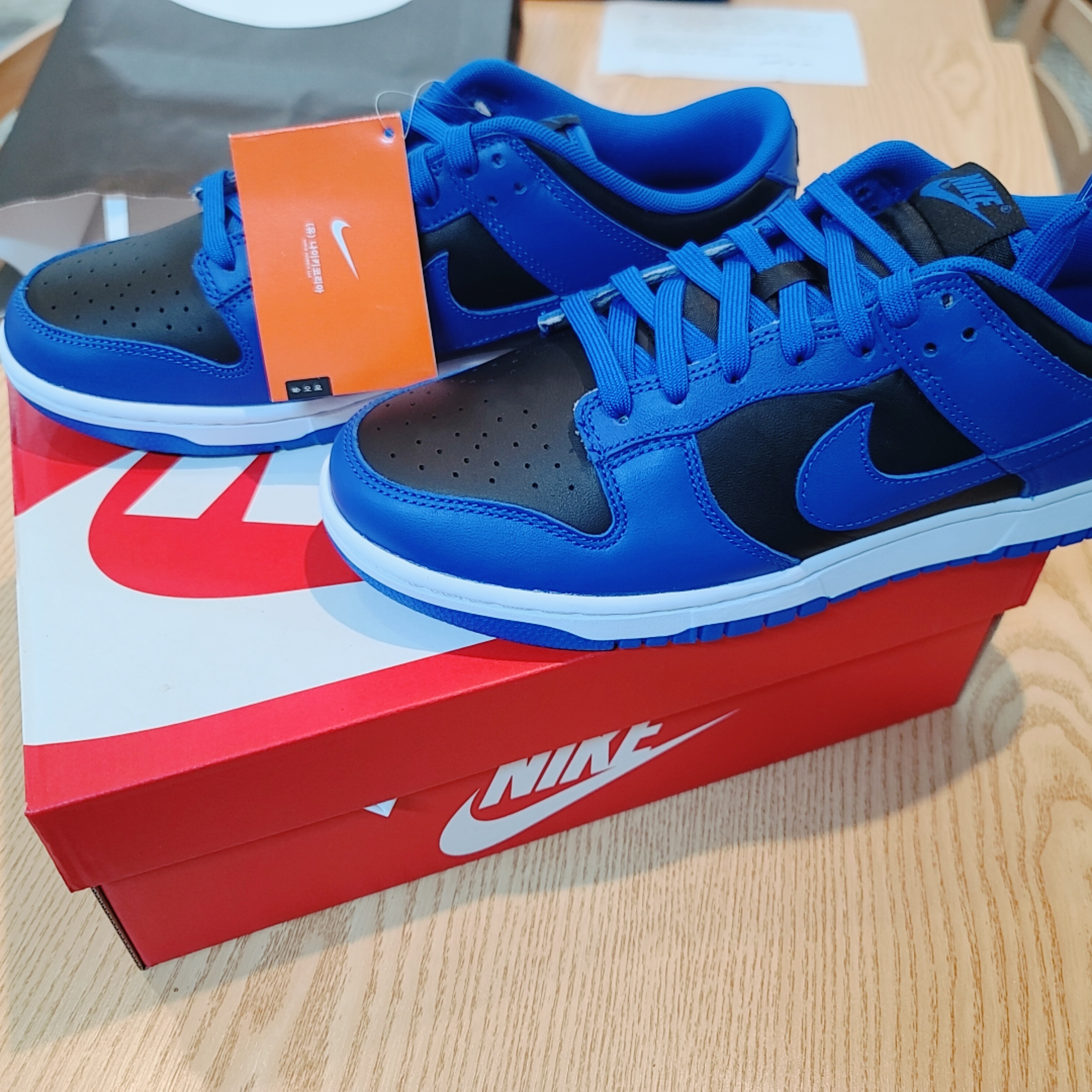Nike Dunk Low Retro Hyper Cobalt 착용 스타일 - 4