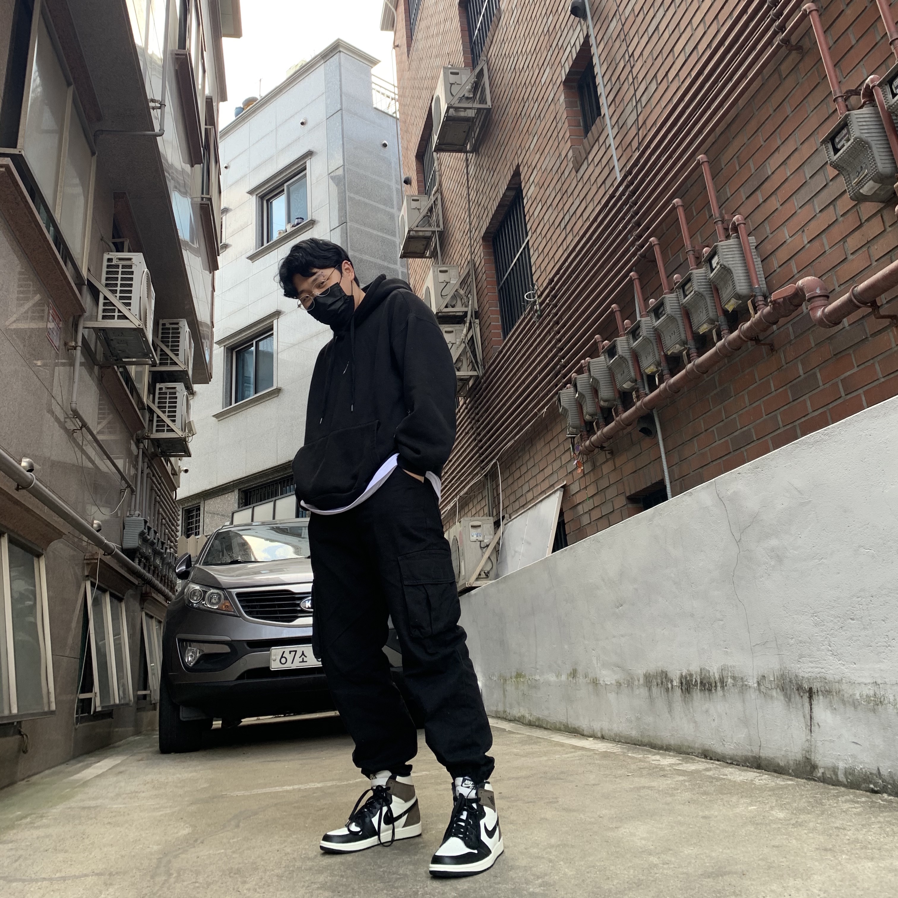 Jordan 1 Retro High OG Black Mocha 착용 스타일 - 2