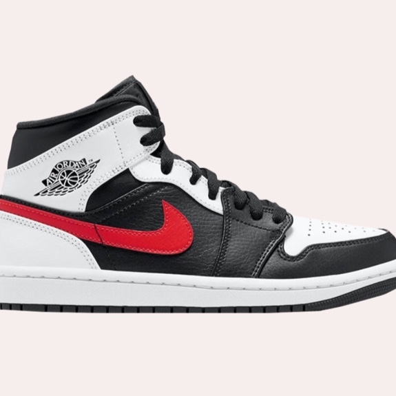 Jordan 1 Mid Black Chile Red 착용 스타일