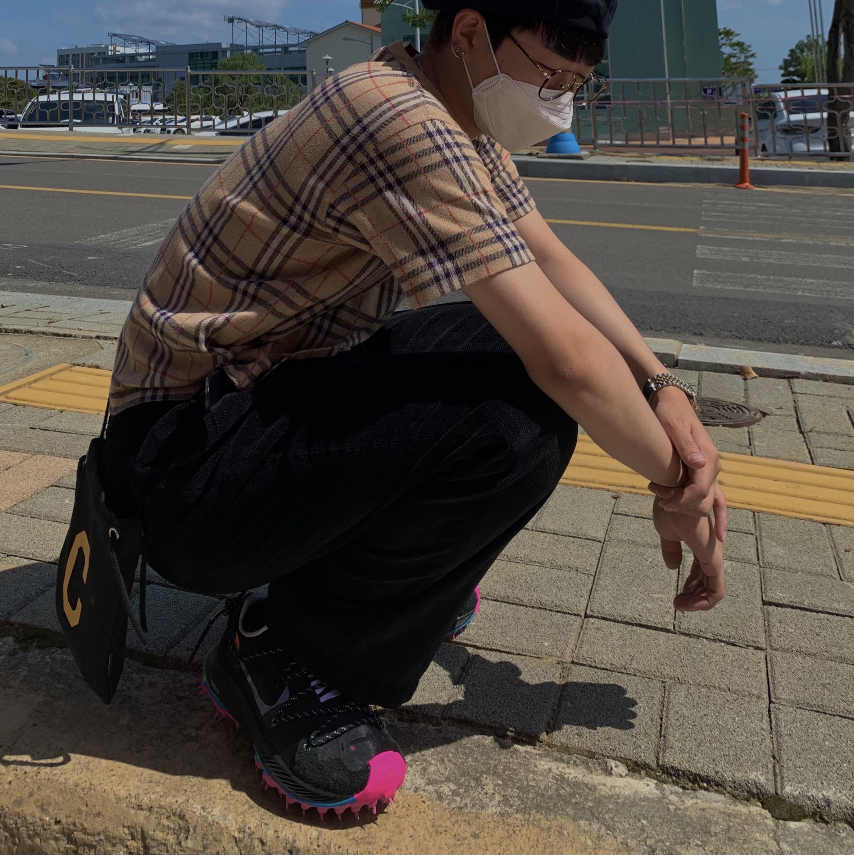 (W) Nike x Off-White Zoom Terra Kiger 5 Black 착용 스타일
