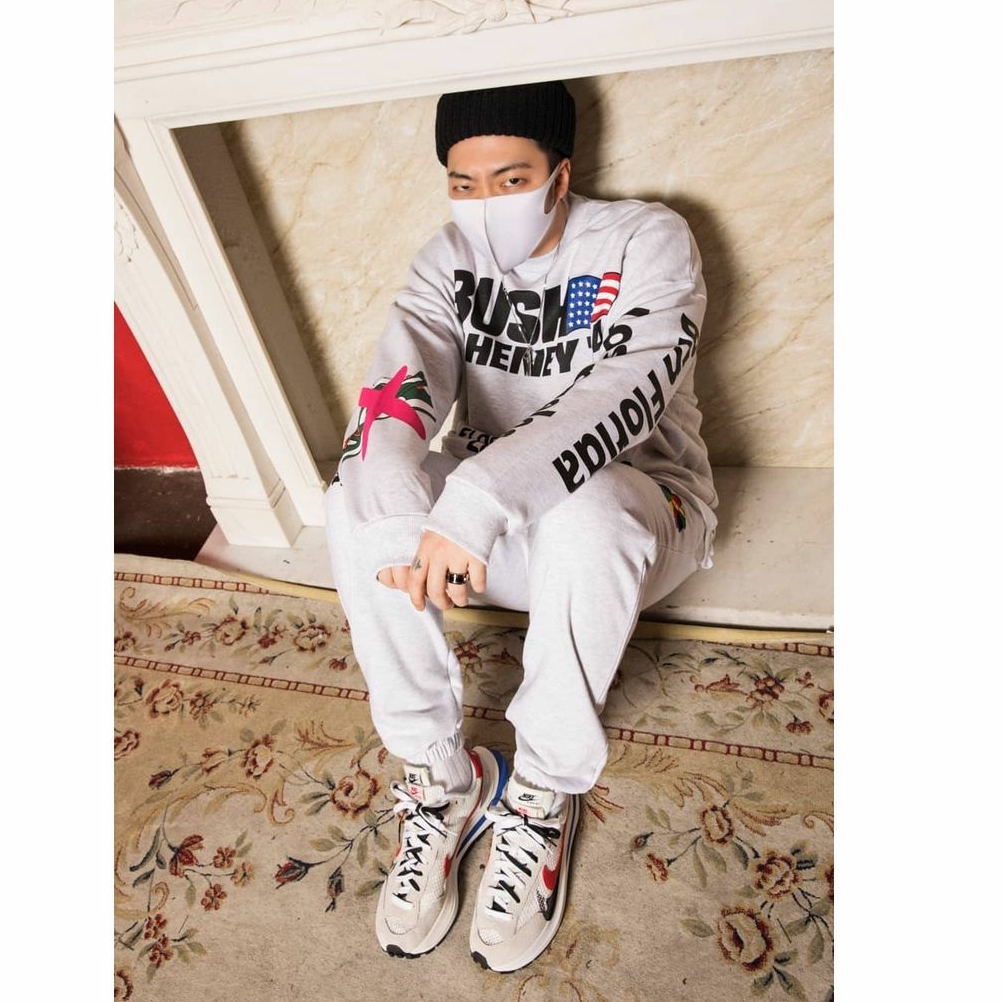 Nike x Sacai VaporWaffle Royal Fuchsia 착용 스타일 - 1