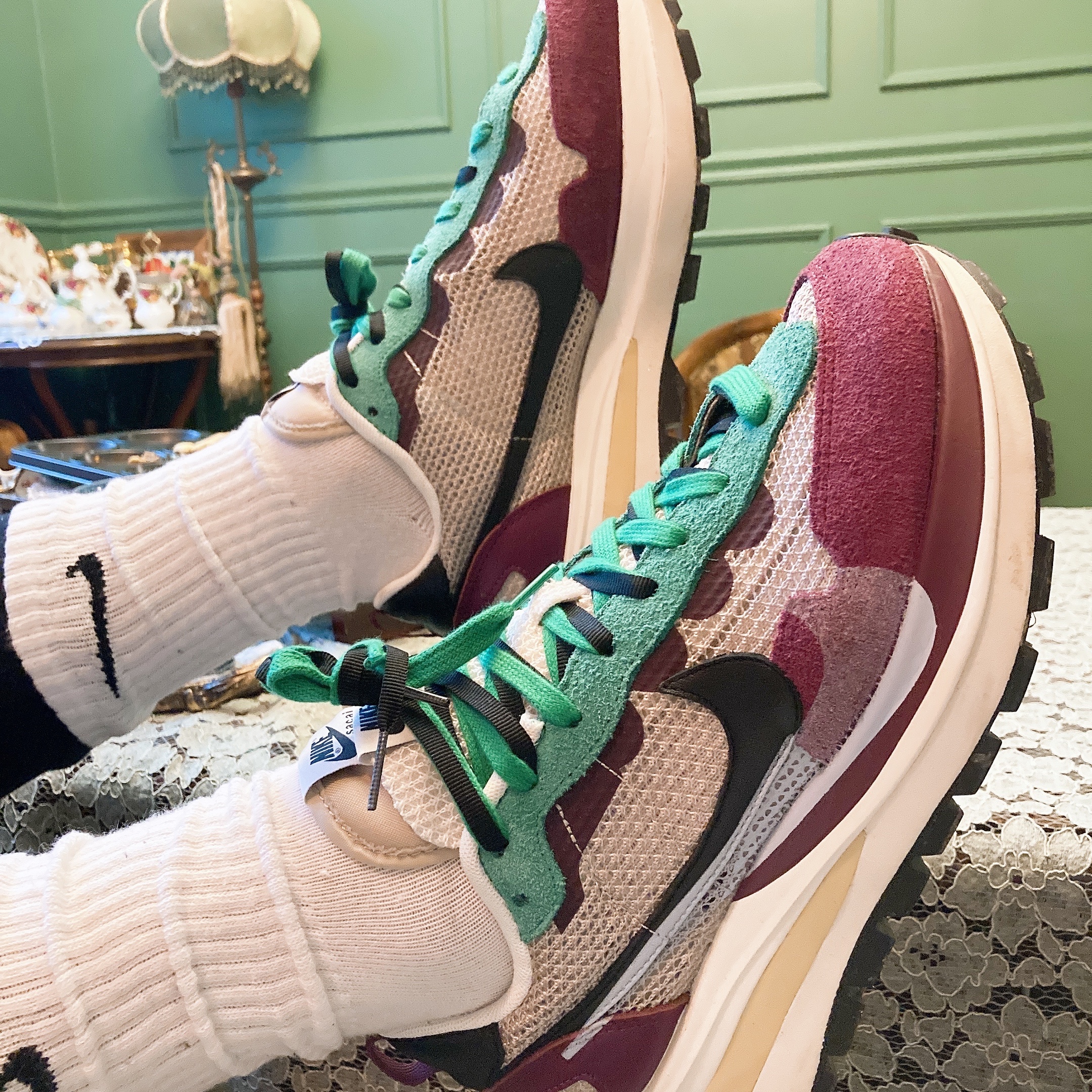 Nike x Sacai VaporWaffle String & Black Villain Red 착용 스타일