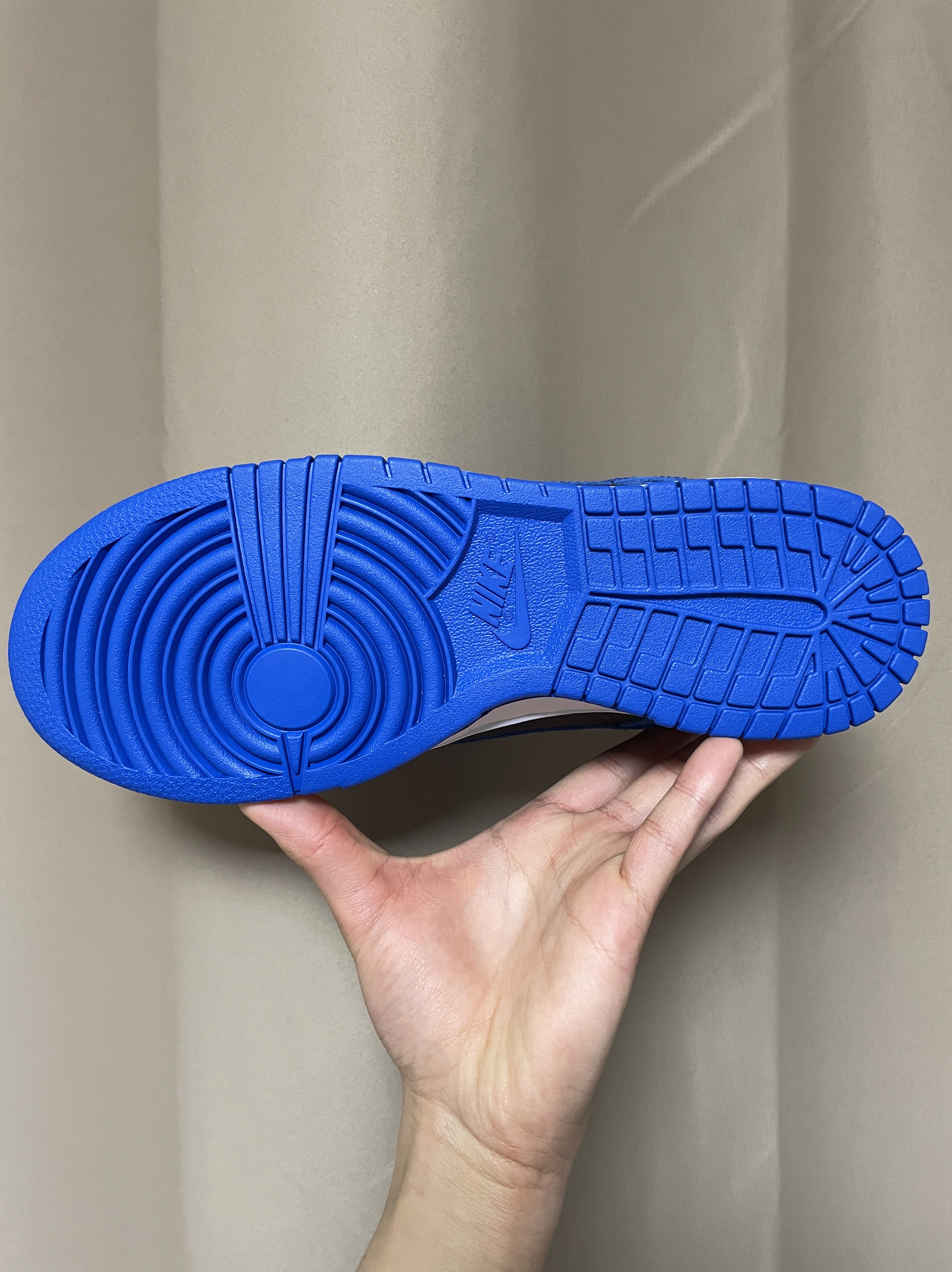 Nike Dunk Low Retro Hyper Cobalt 착용 스타일 - 5
